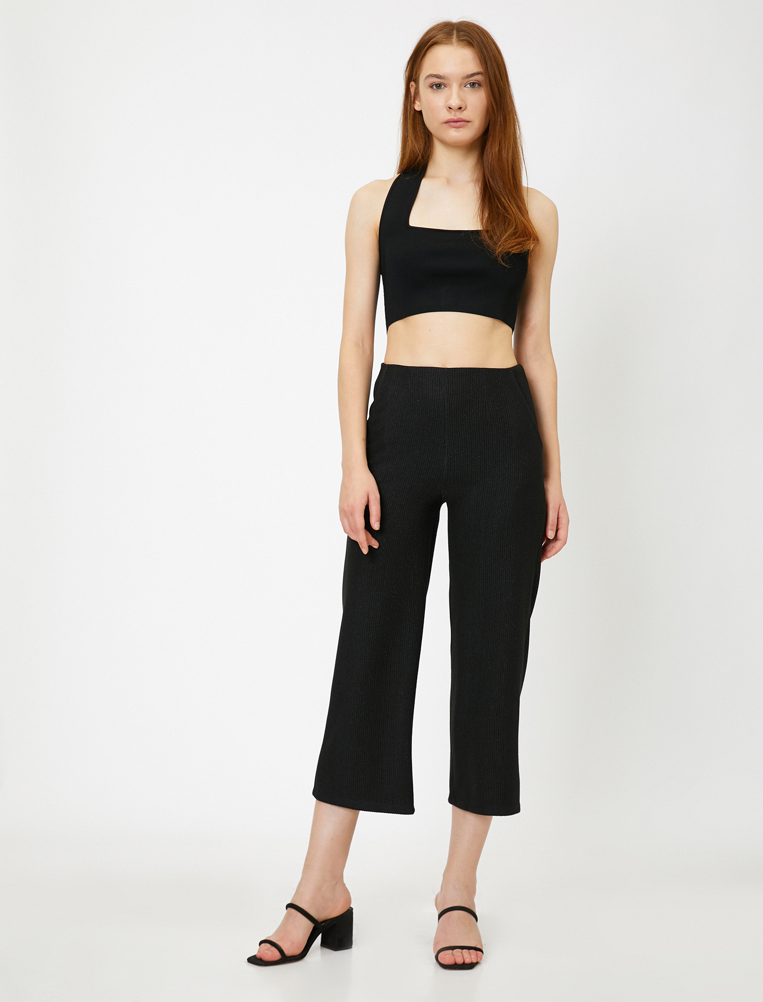   Düğme Detaylı Tişört