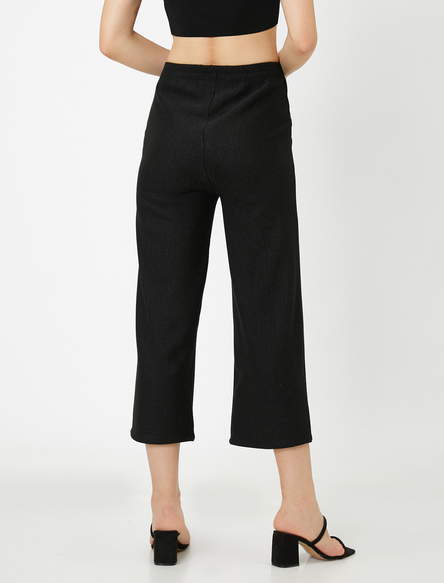   Düğme Detaylı Tişört