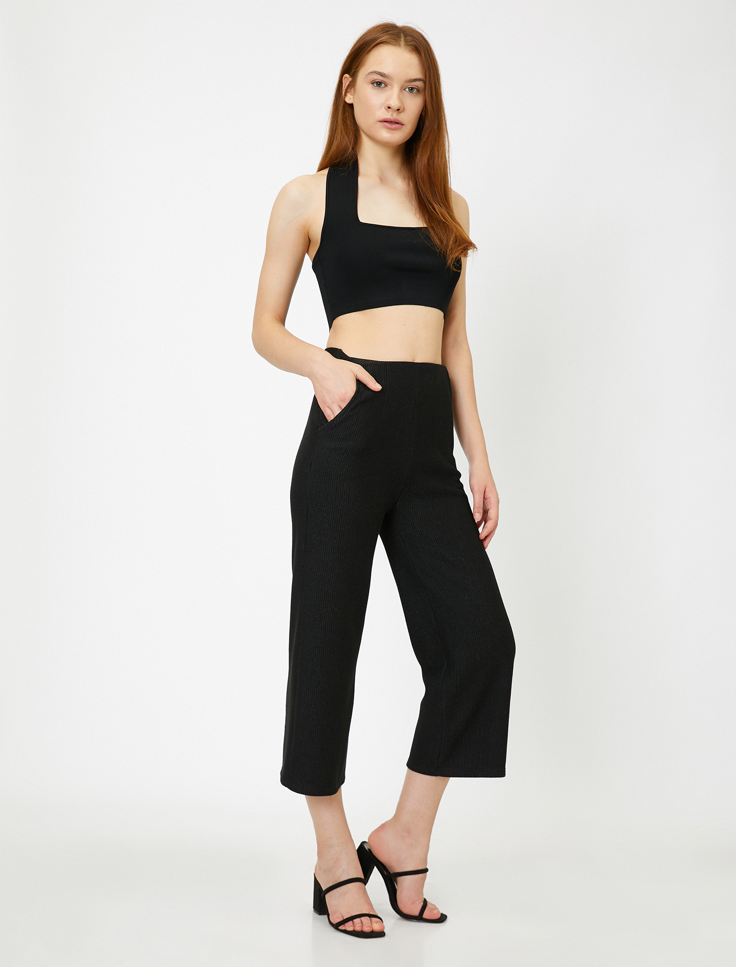   Düğme Detaylı Tişört