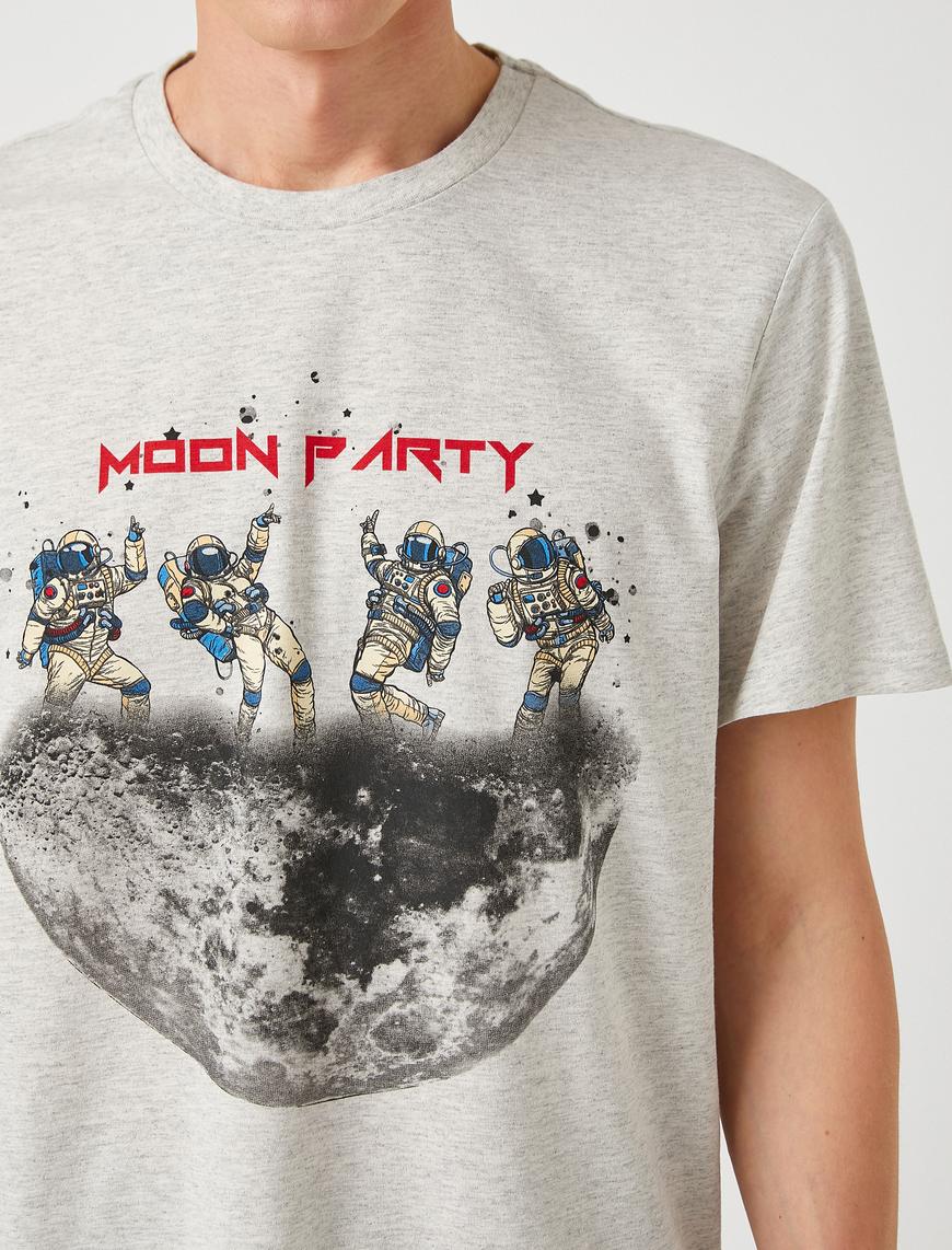   Astronot Baskılı Tişört
