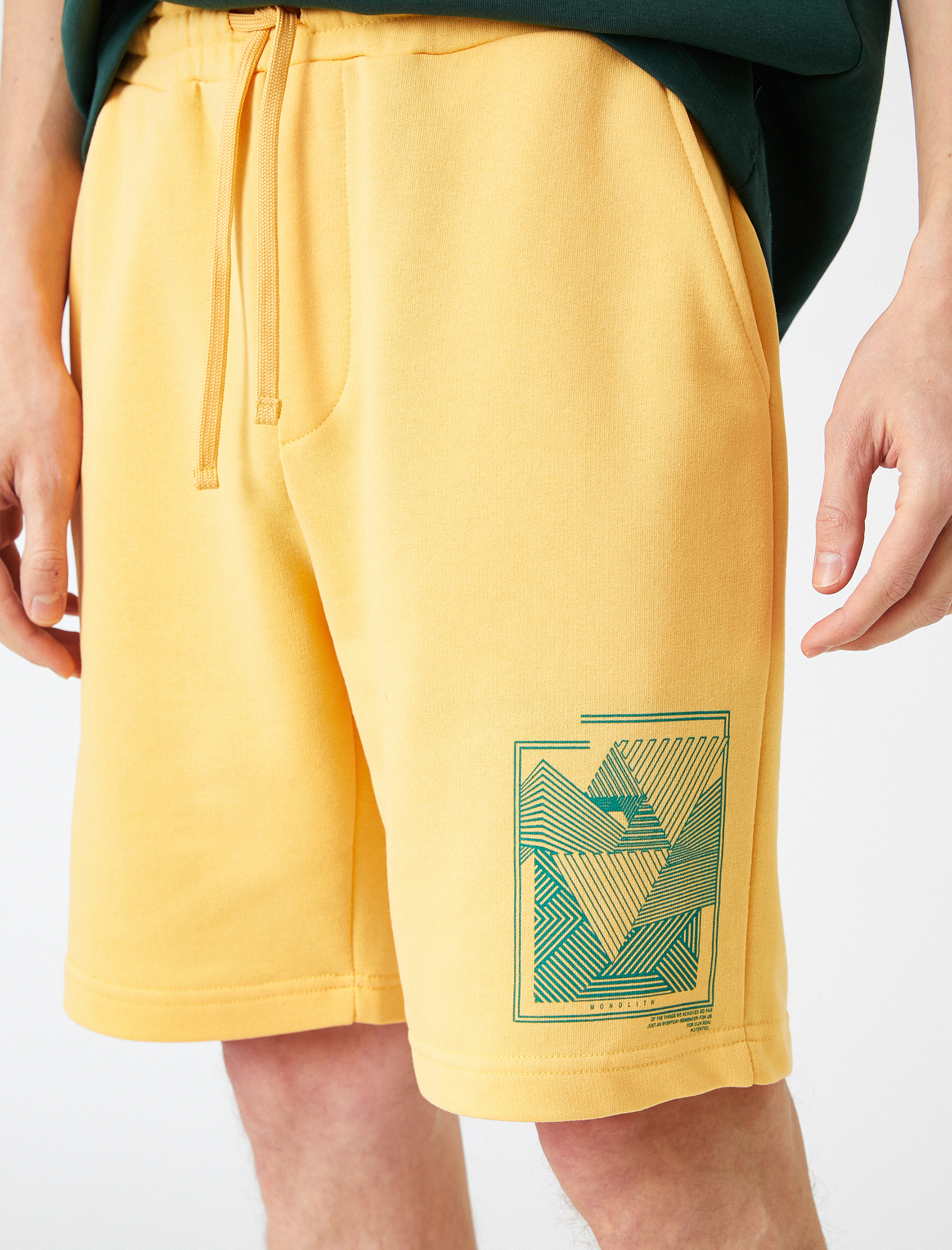   Beli Bağcıklı Baskılı Şort