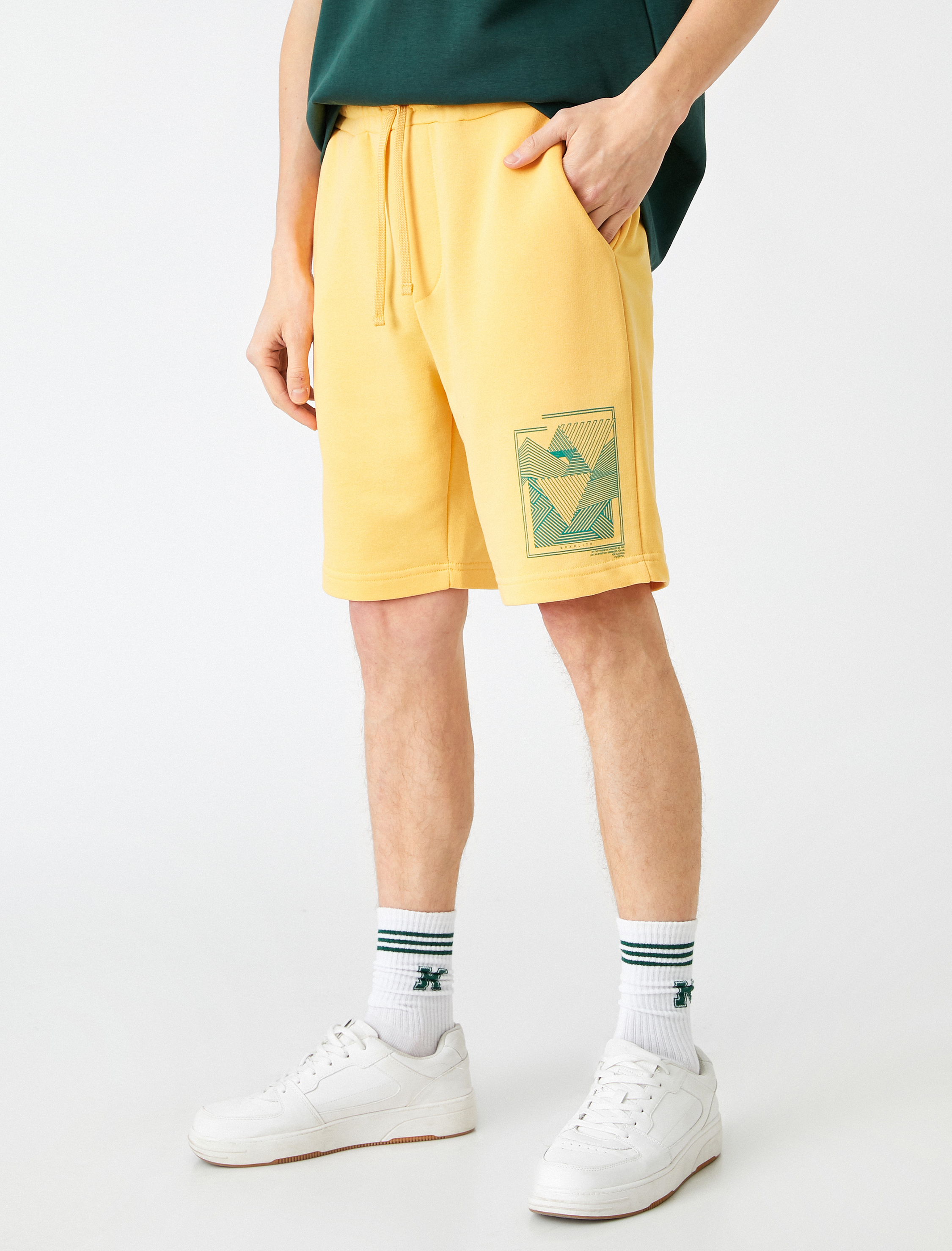   Beli Bağcıklı Baskılı Şort