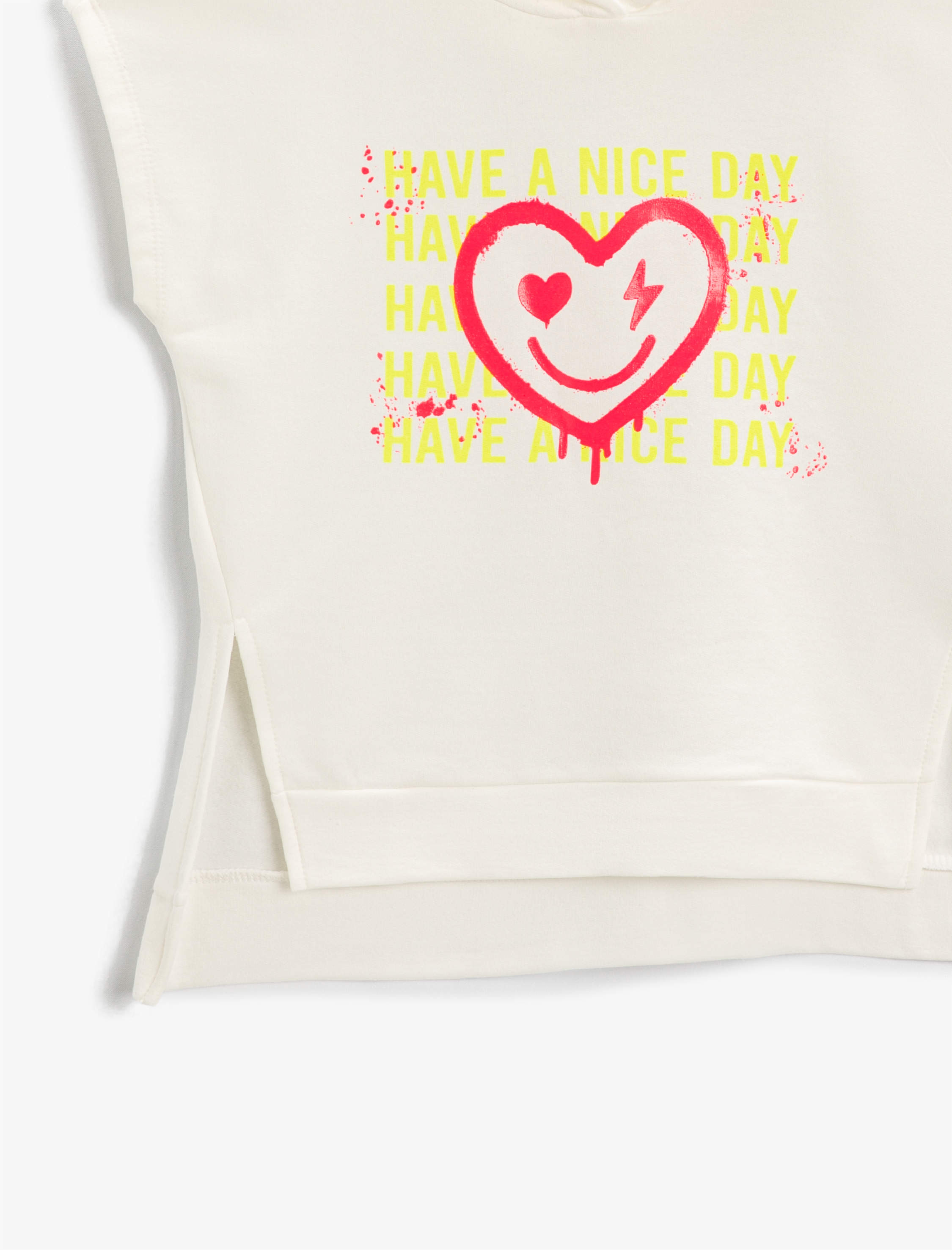  Kız Çocuk Kalp Baskılı Kapüşonlu Kolsuz Sweatshirt Kesik Detaylı