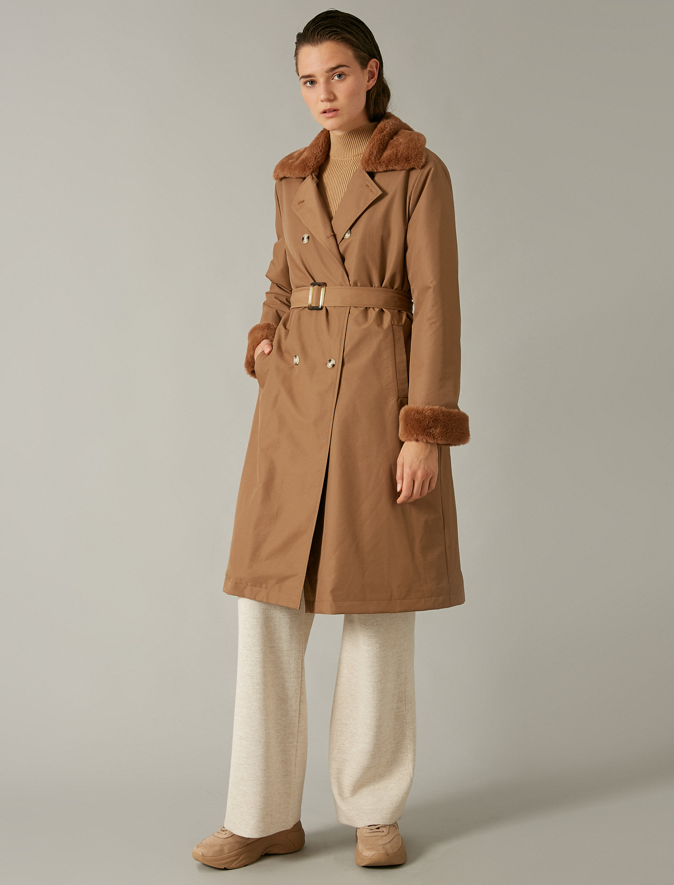 Düğmeli Suni Kürk Detaylı Trençkot