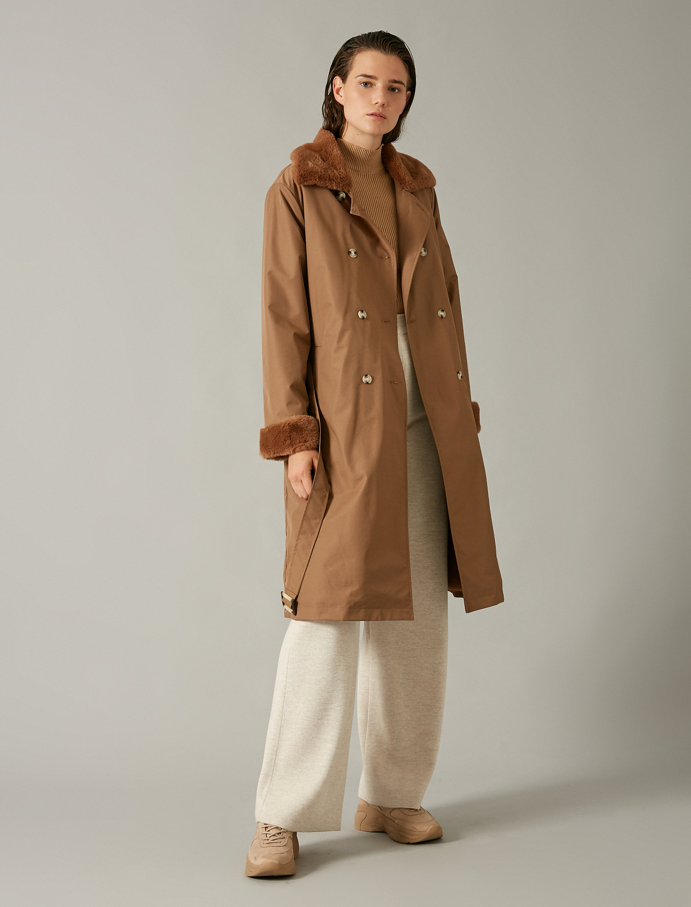 Düğmeli Suni Kürk Detaylı Trençkot