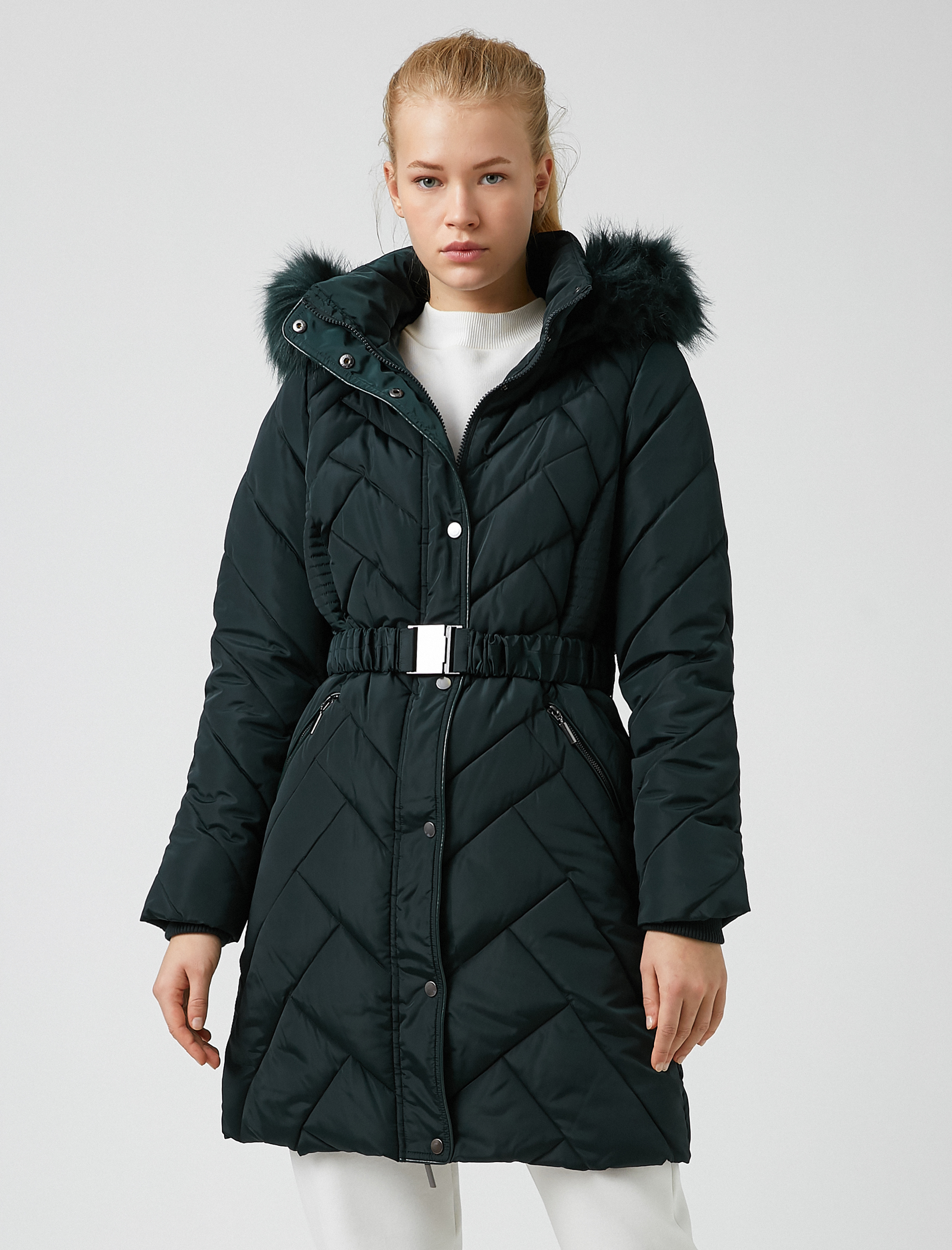   Kapüşonlu Suni Kürk Detaylı Kaban