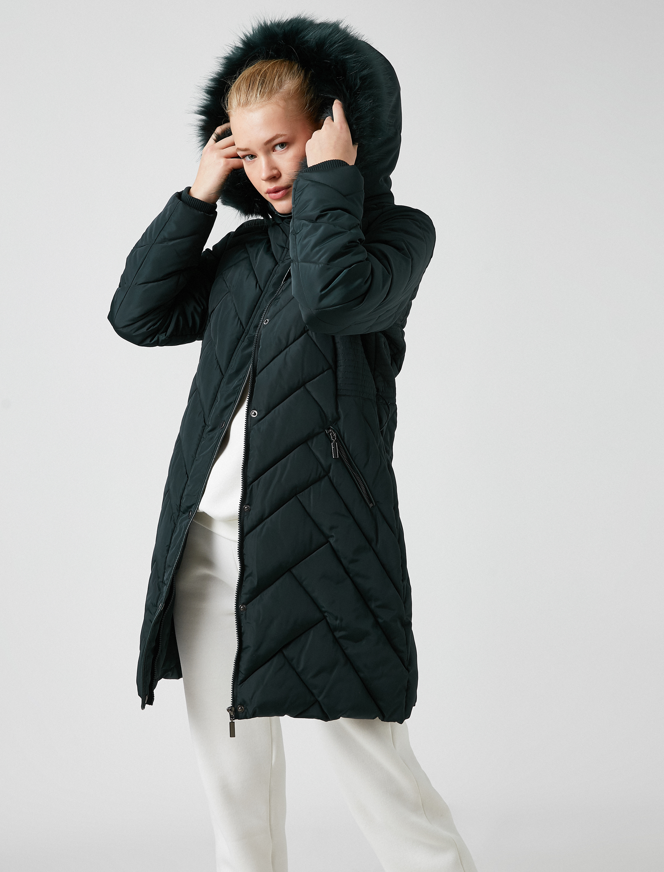   Kapüşonlu Suni Kürk Detaylı Kaban