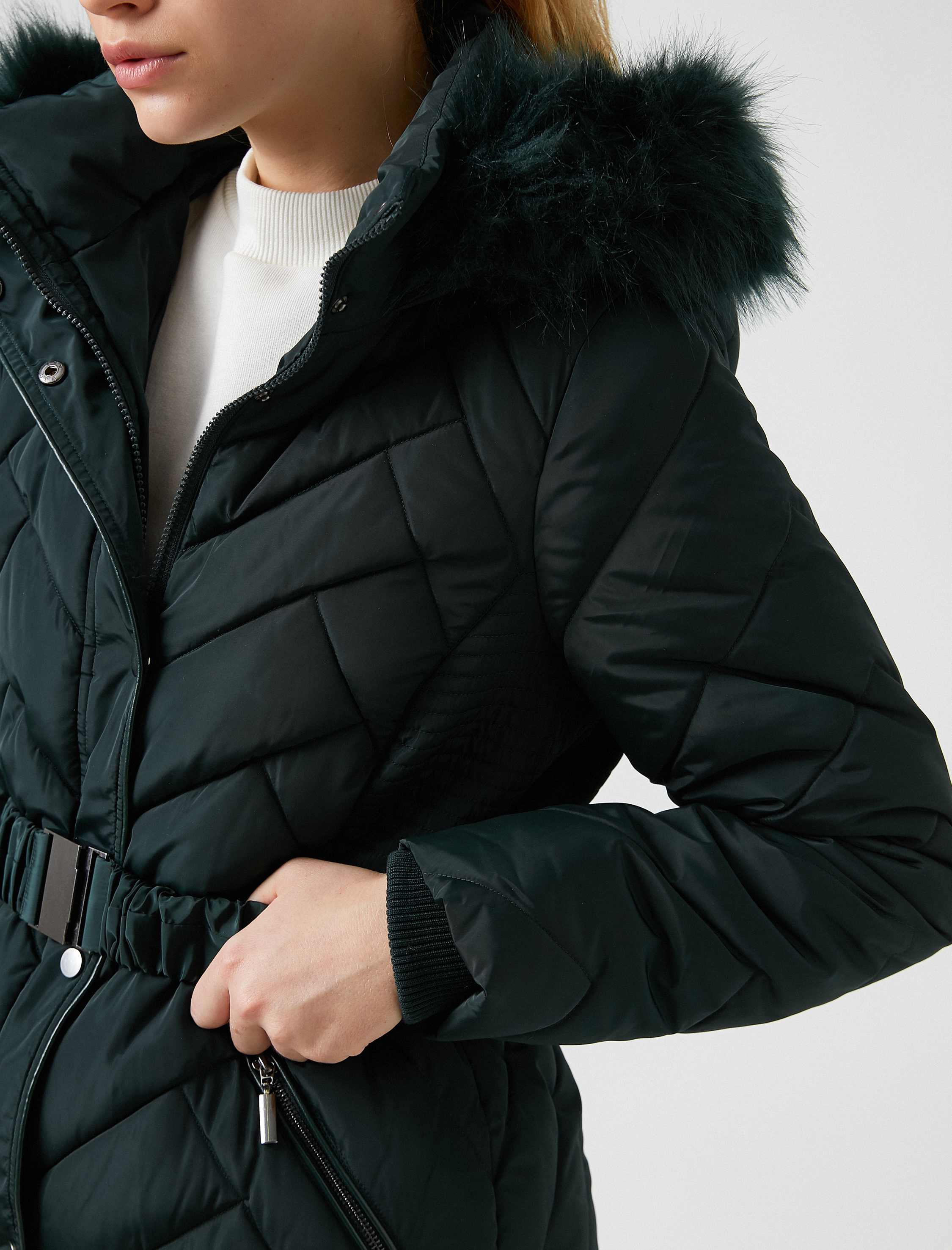   Kapüşonlu Suni Kürk Detaylı Kaban