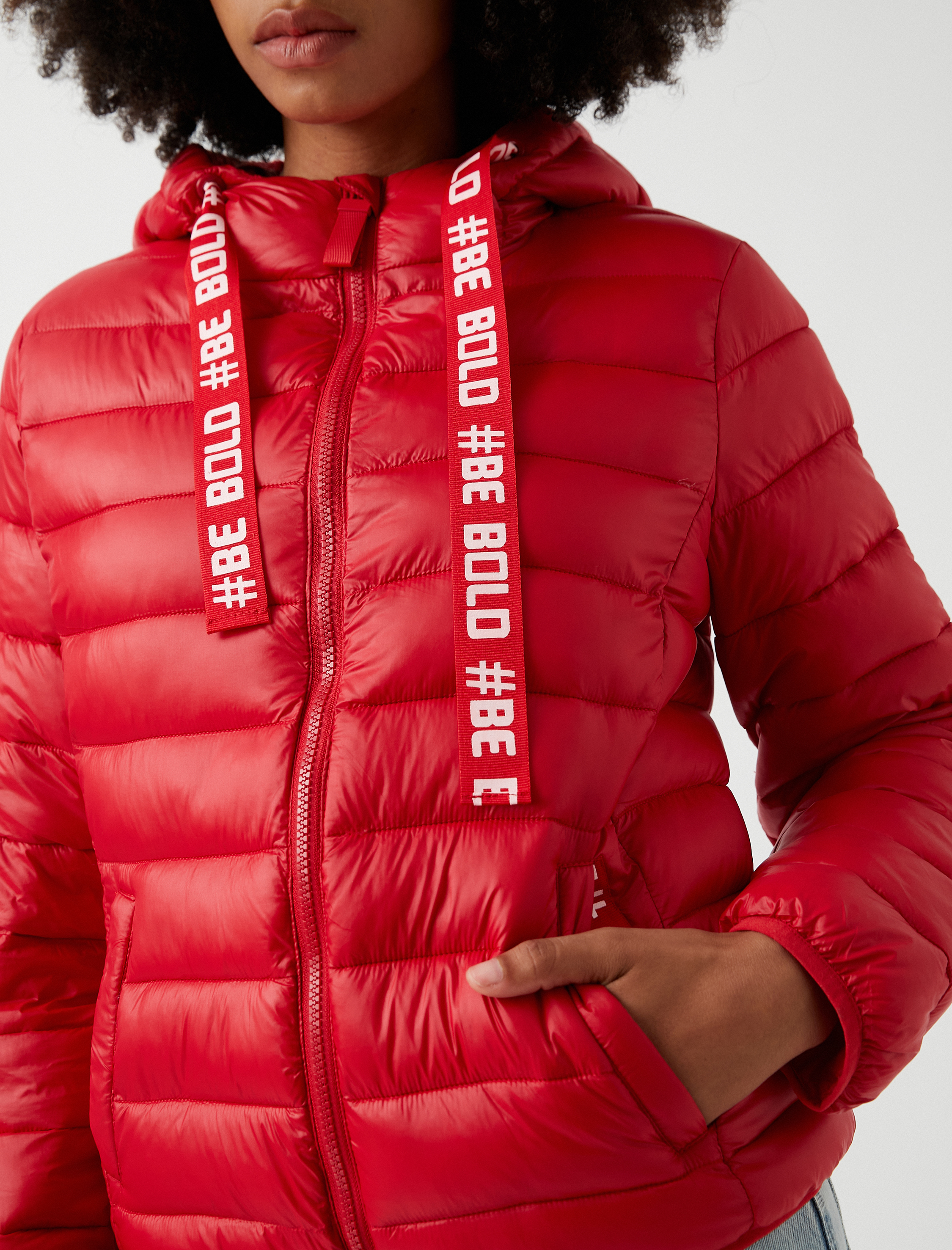   Şişme Mont Kapüşonlu Yazı Baskılı