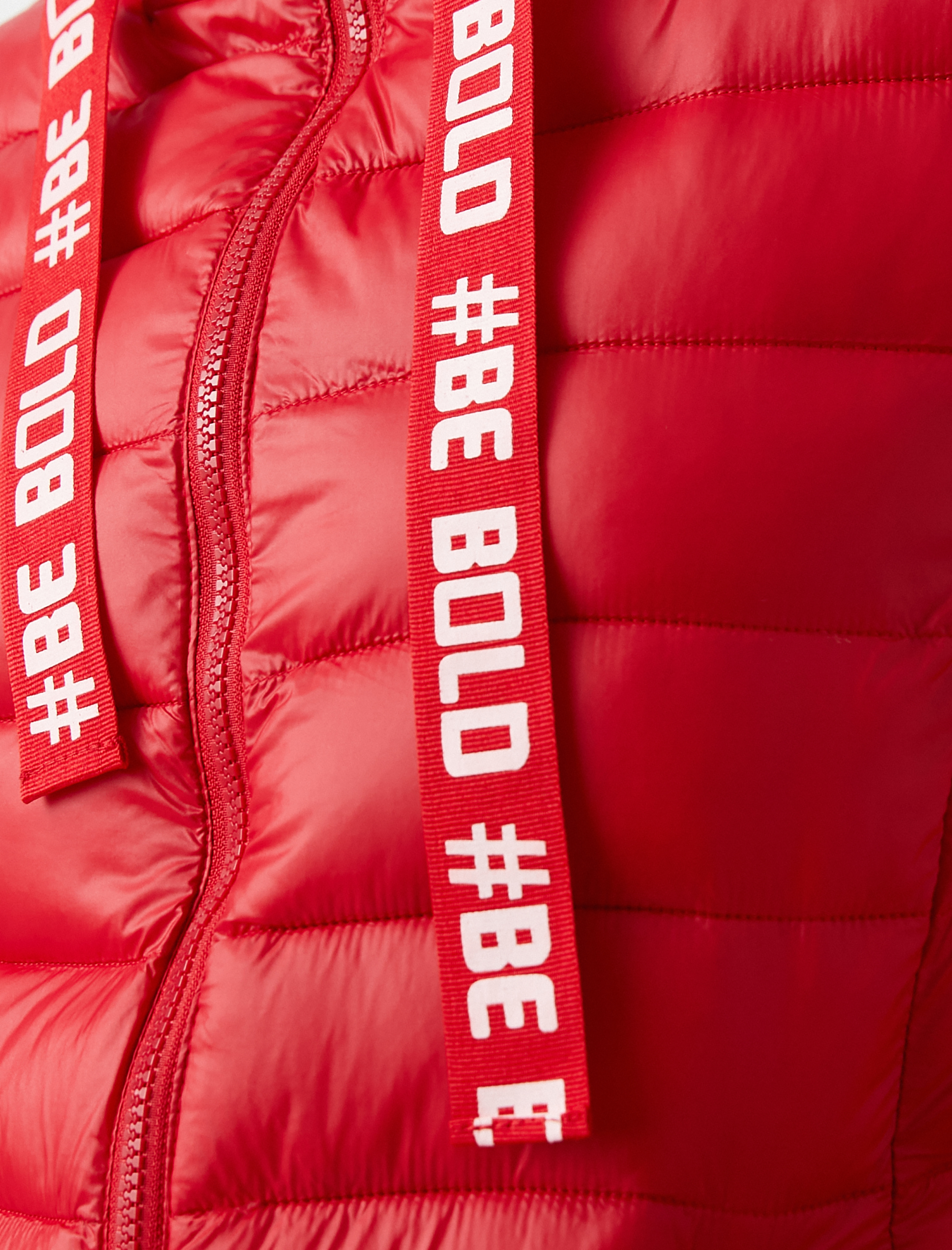   Şişme Mont Kapüşonlu Yazı Baskılı