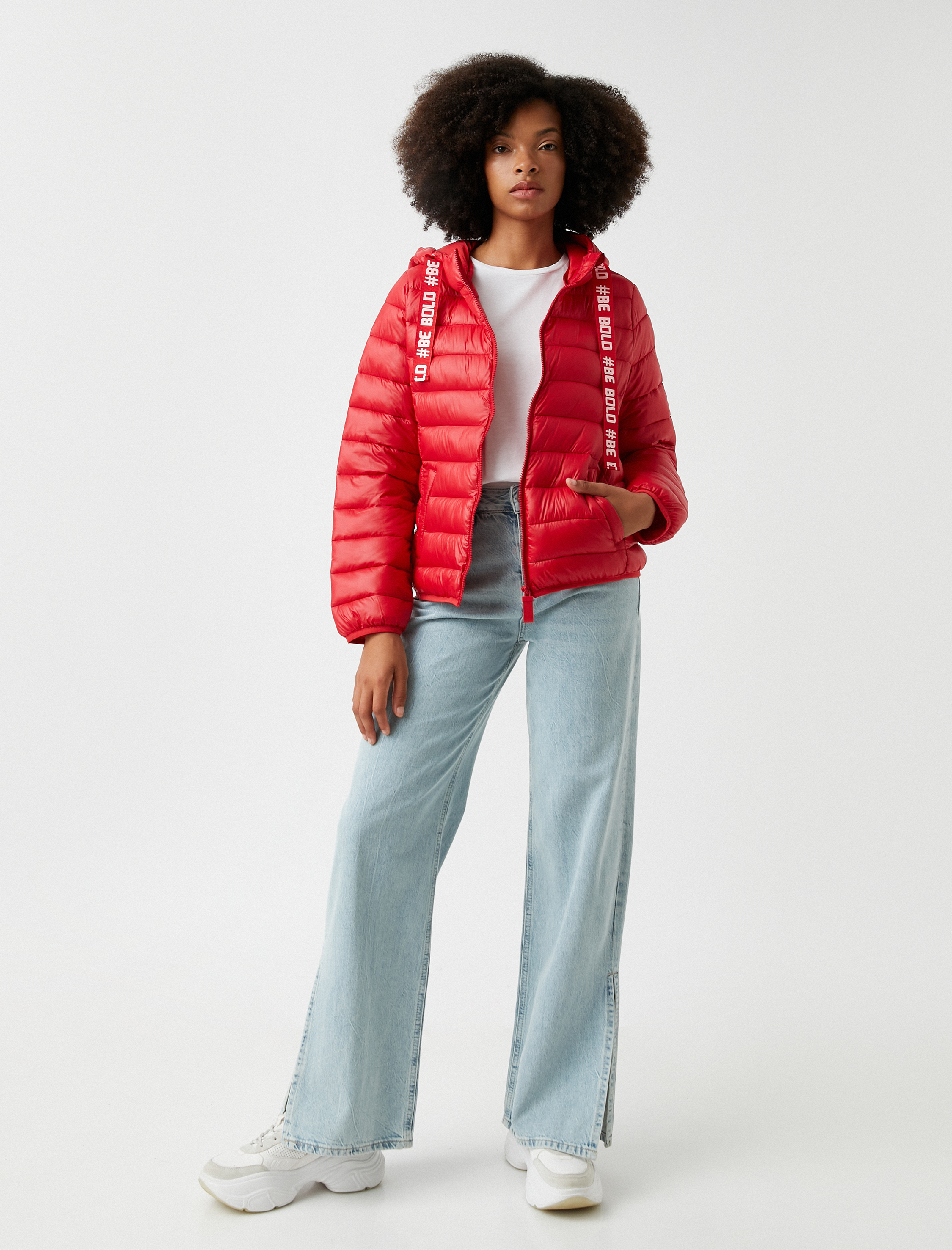   Şişme Mont Kapüşonlu Yazı Baskılı