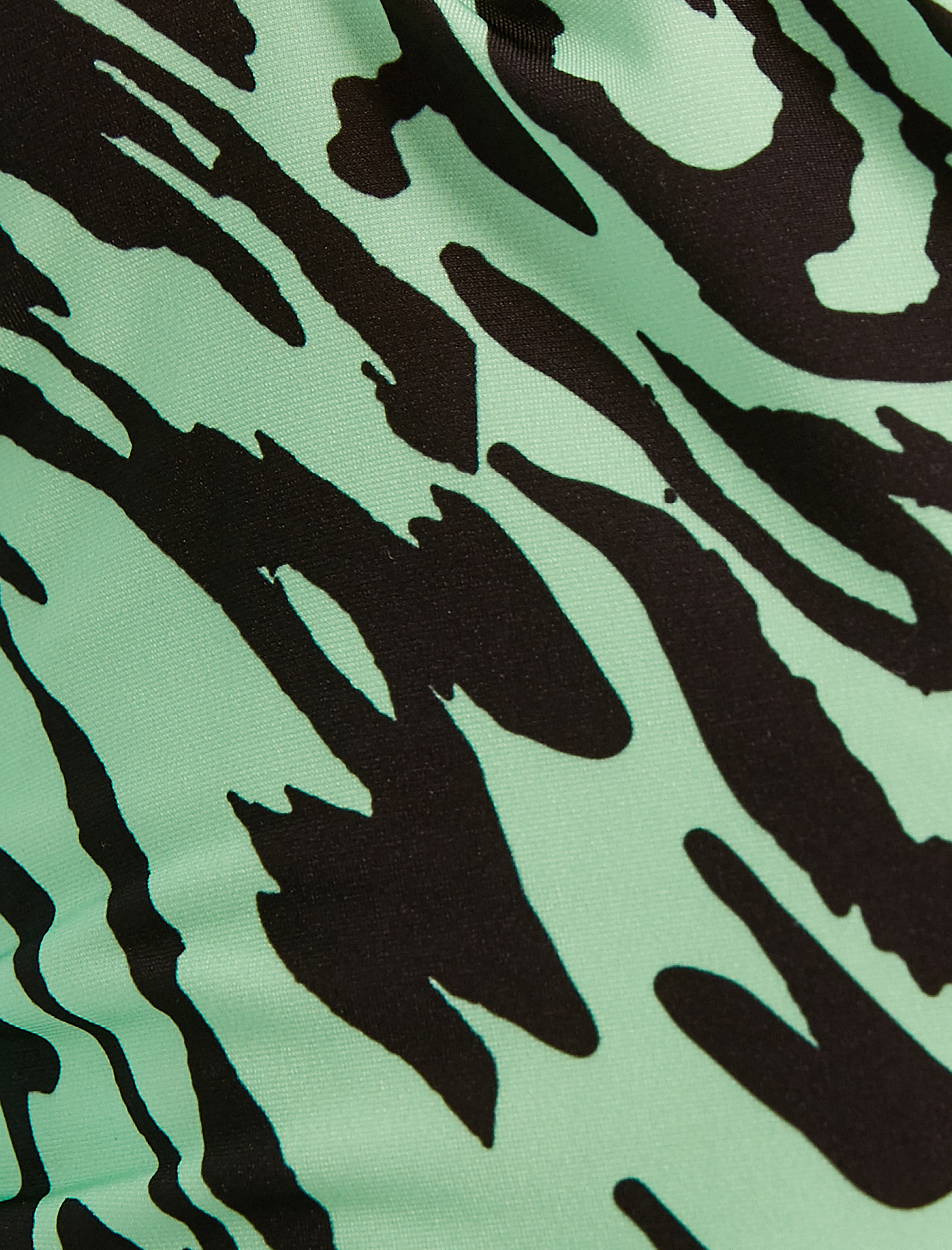   Pencere Detaylı Kısa Kollu Desenli Tişört