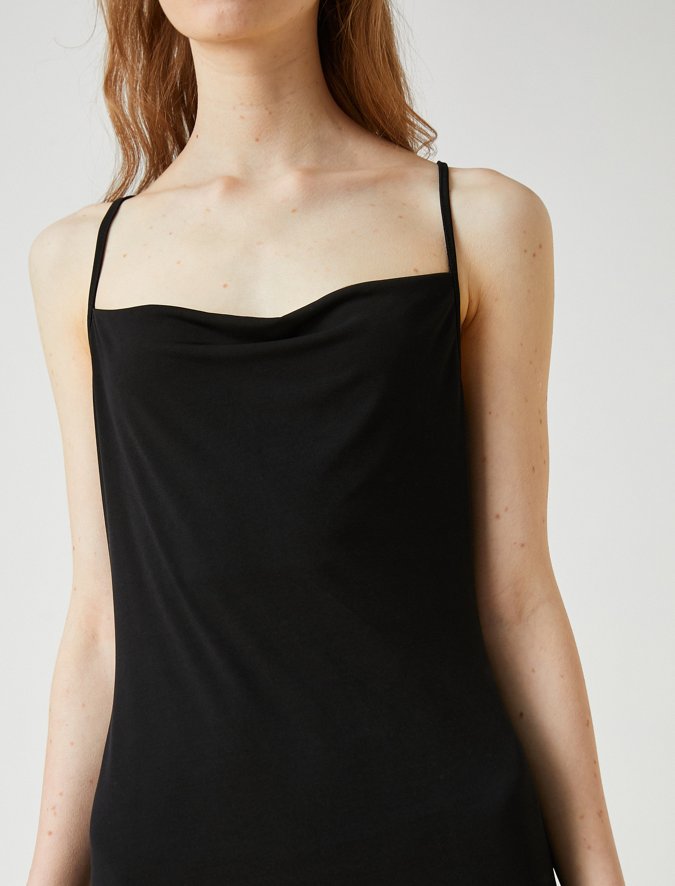   Sırt Dekolteli Midi Boy Elbise Fiyonk Detaylı