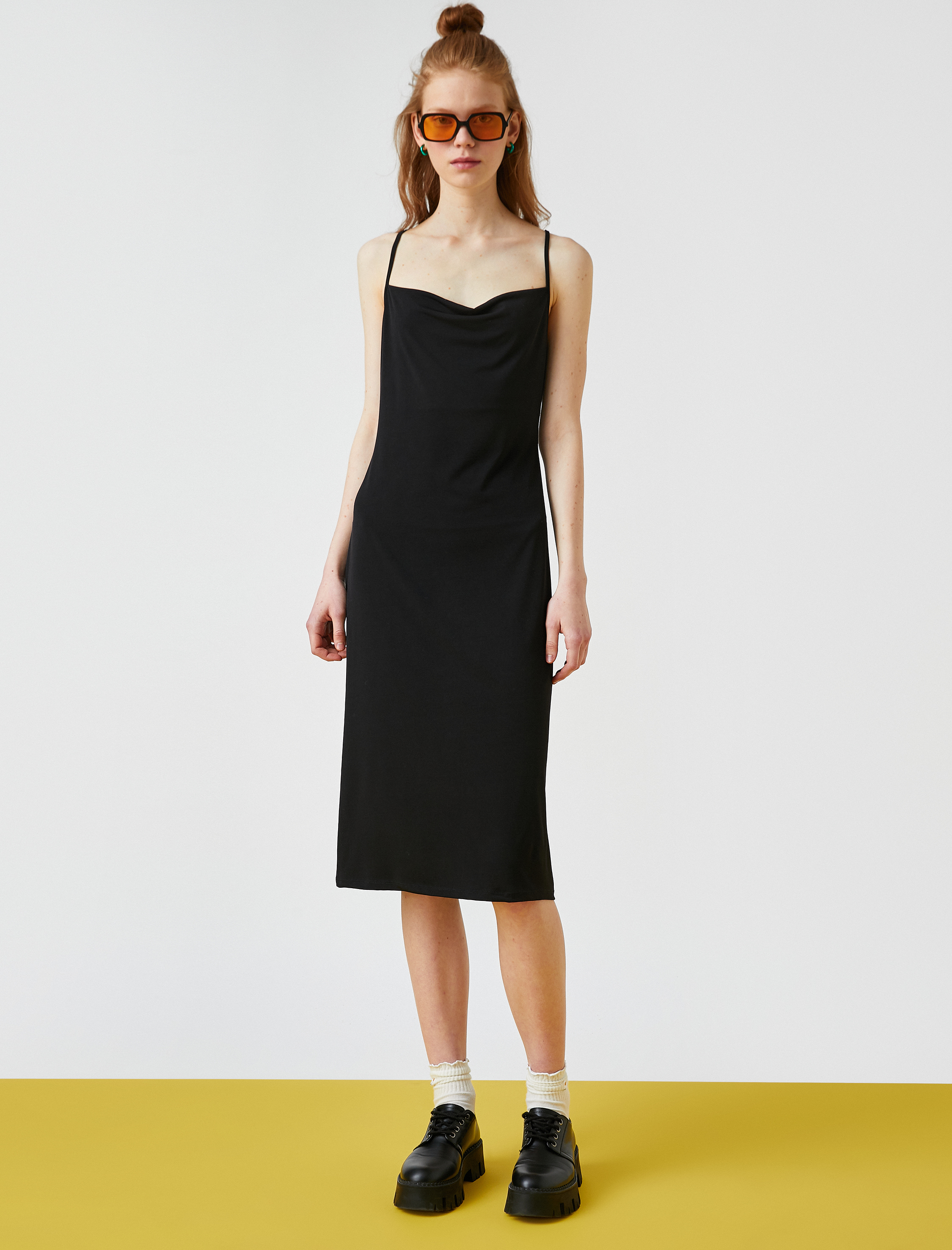   Sırt Dekolteli Midi Boy Elbise Fiyonk Detaylı