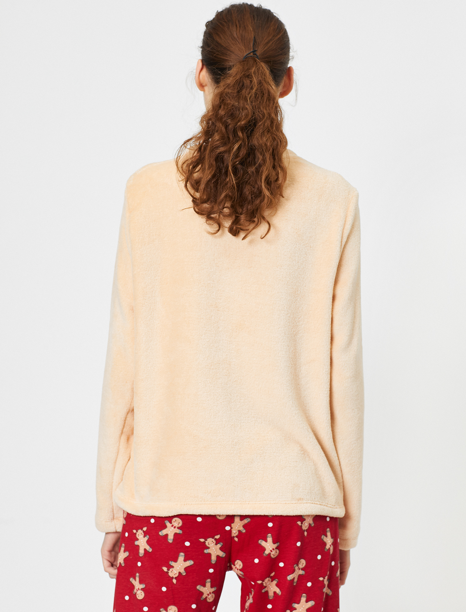   Yılbaşı Temalı Pijama Üstü İşlemeli