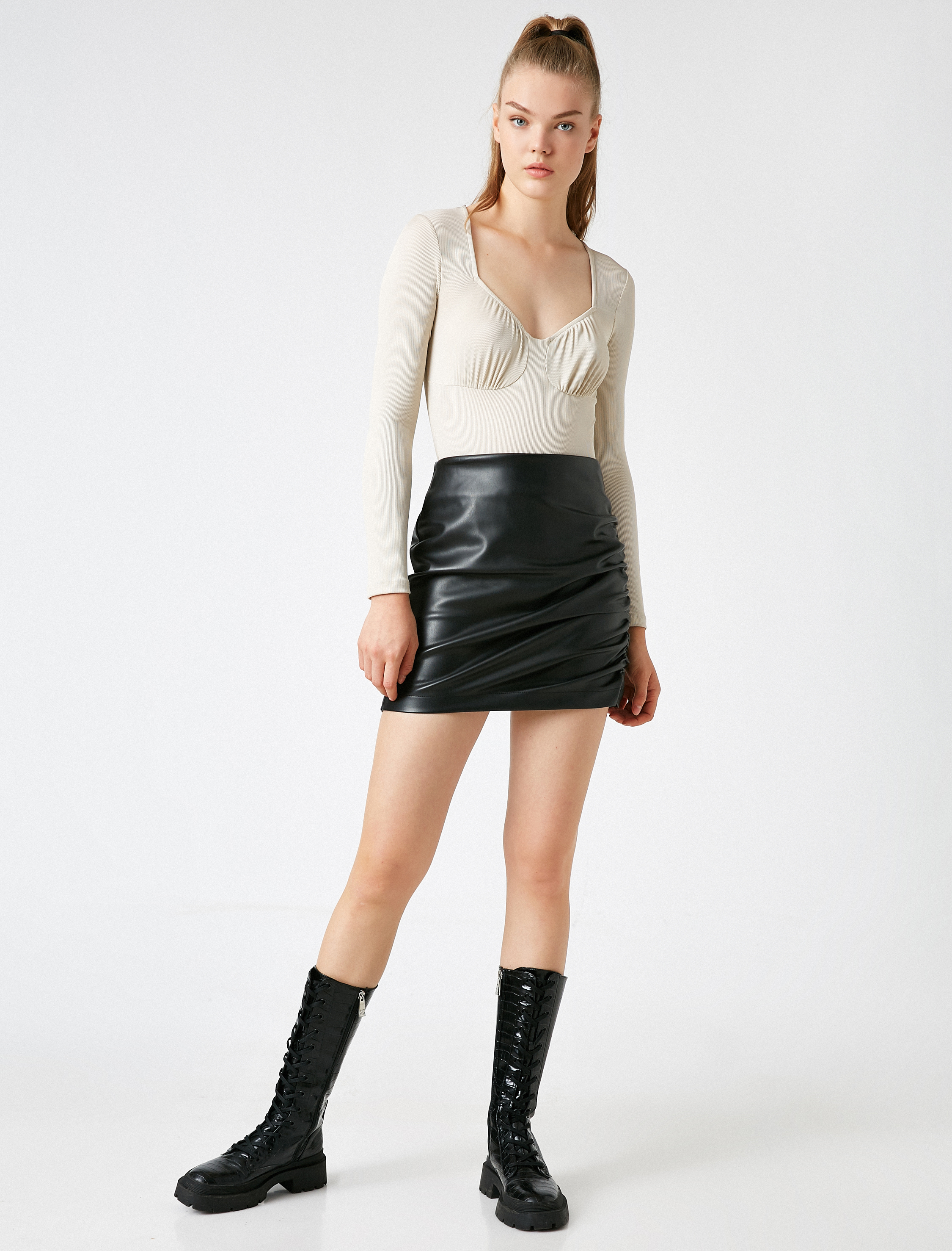   Suni Deri Büzgü Detaylı Mini Etek