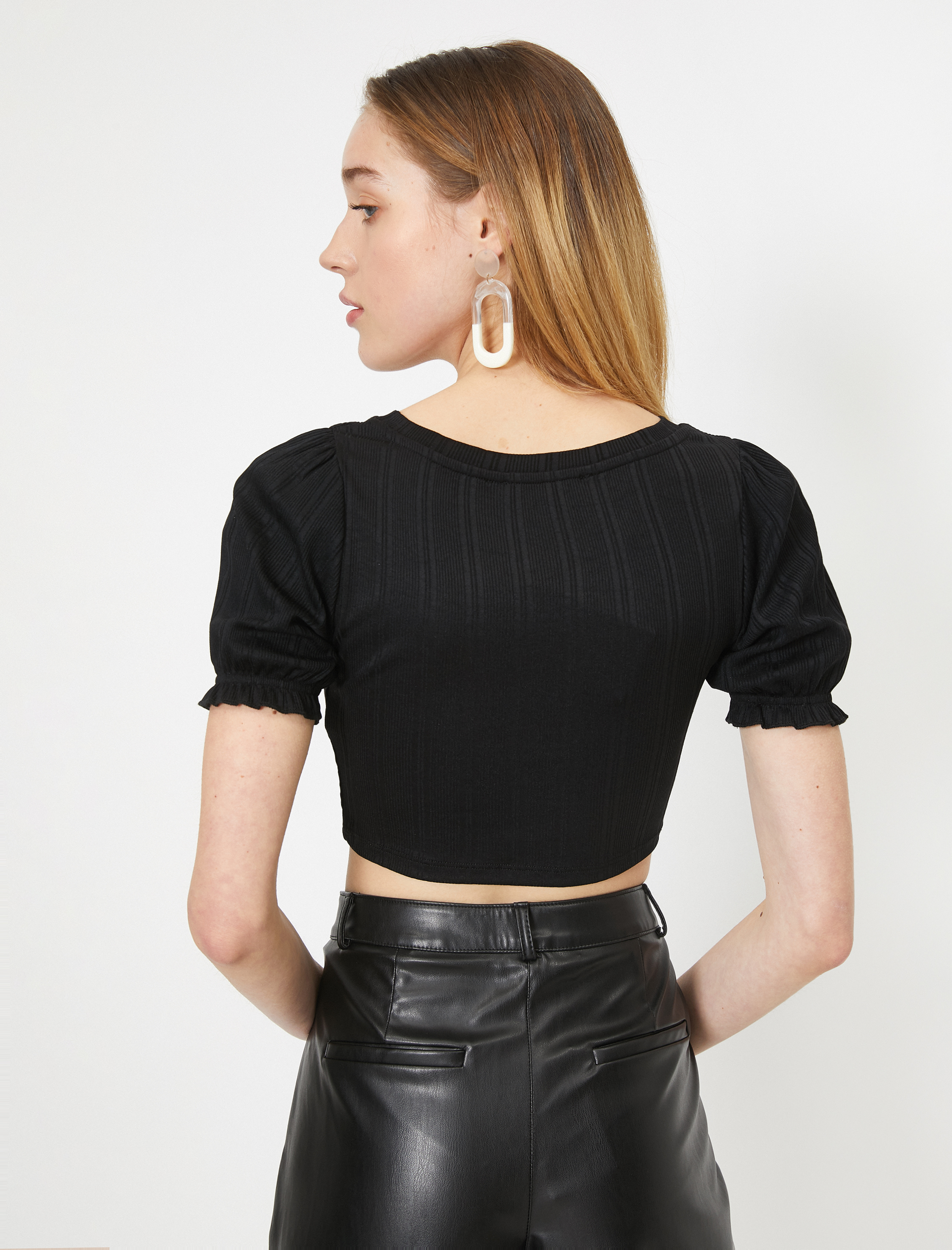   Fırfır Detaylı Tişört