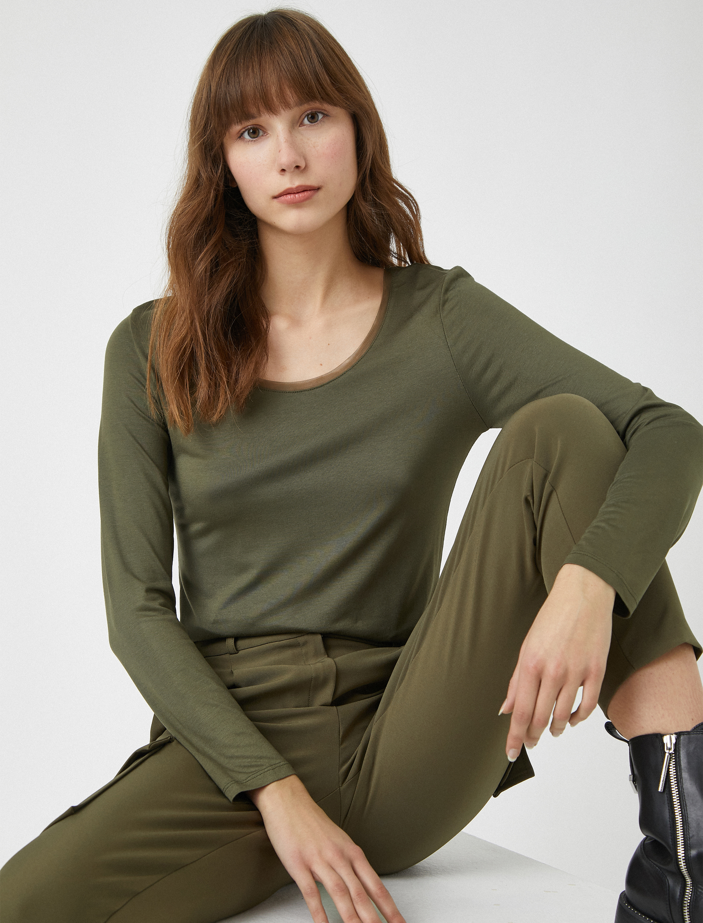   Uzun Kollu Tişört Tül Detaylı Yuvarlak Yaka