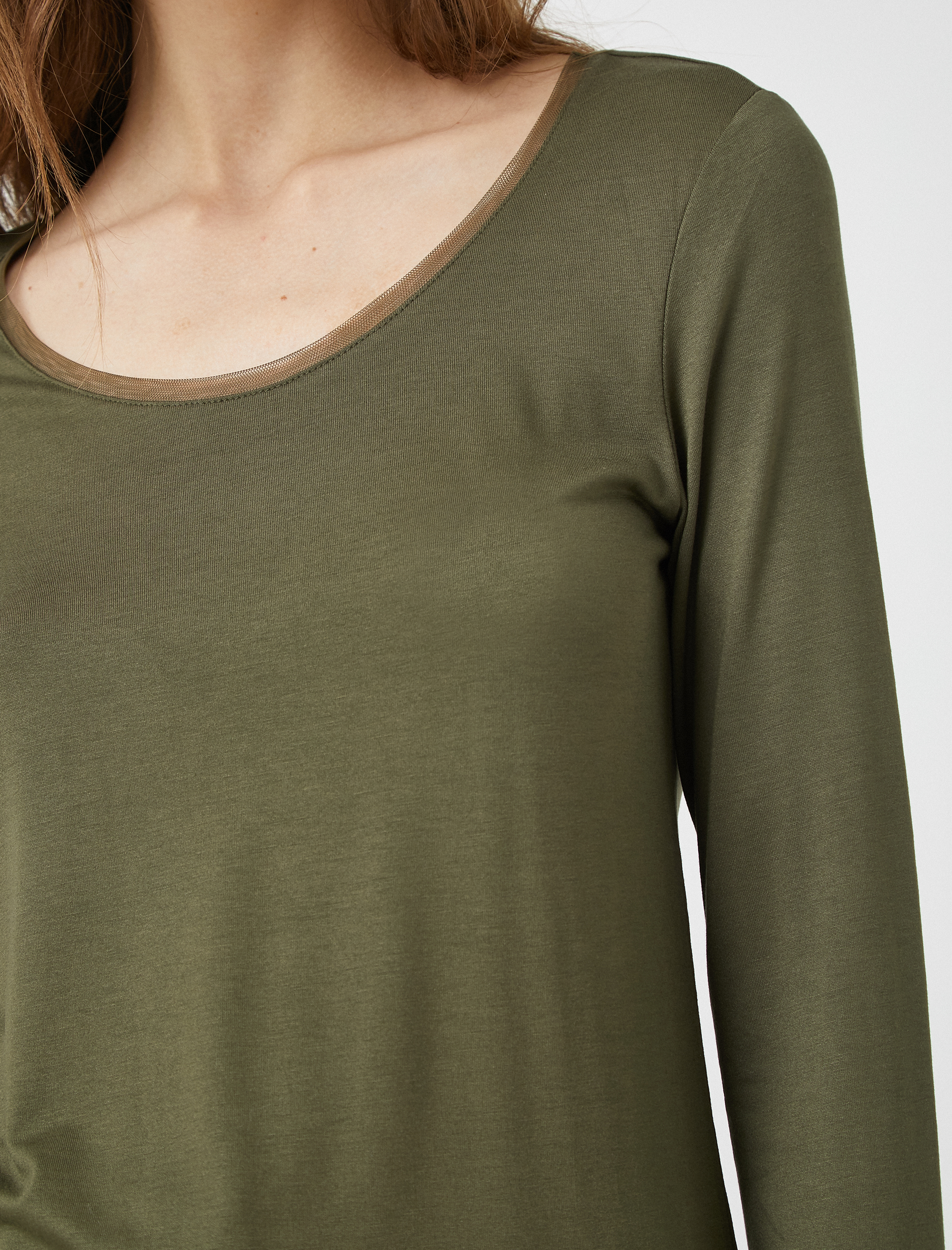   Uzun Kollu Tişört Tül Detaylı Yuvarlak Yaka