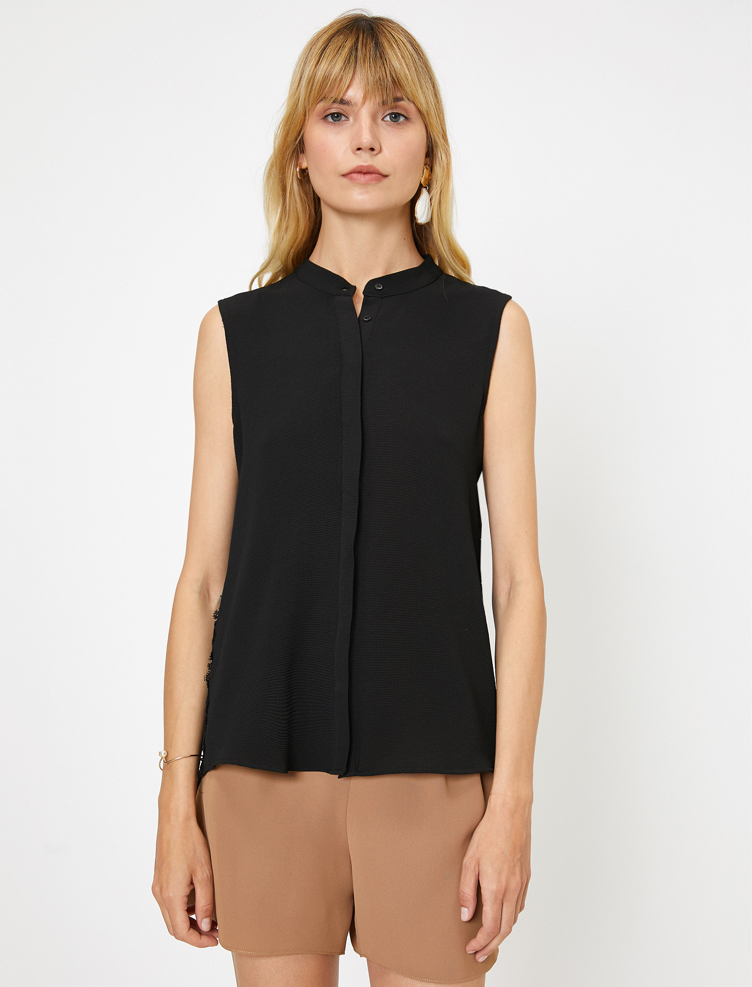   Kolsuz Hakim Yaka Gömlek