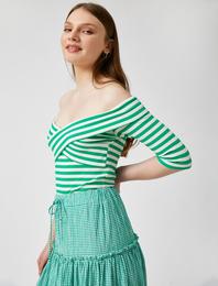 Omzu Açık Tişört