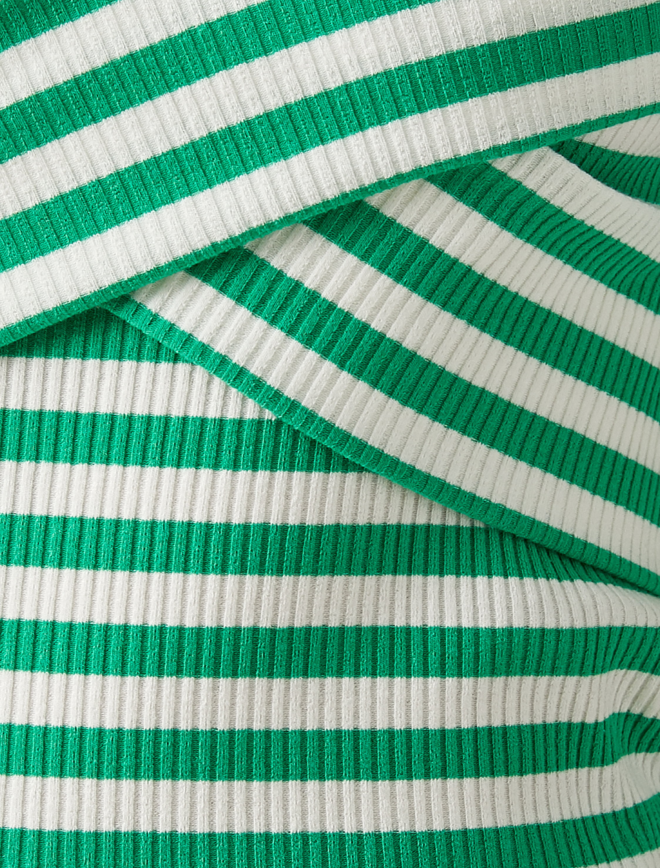   Omzu Açık Tişört