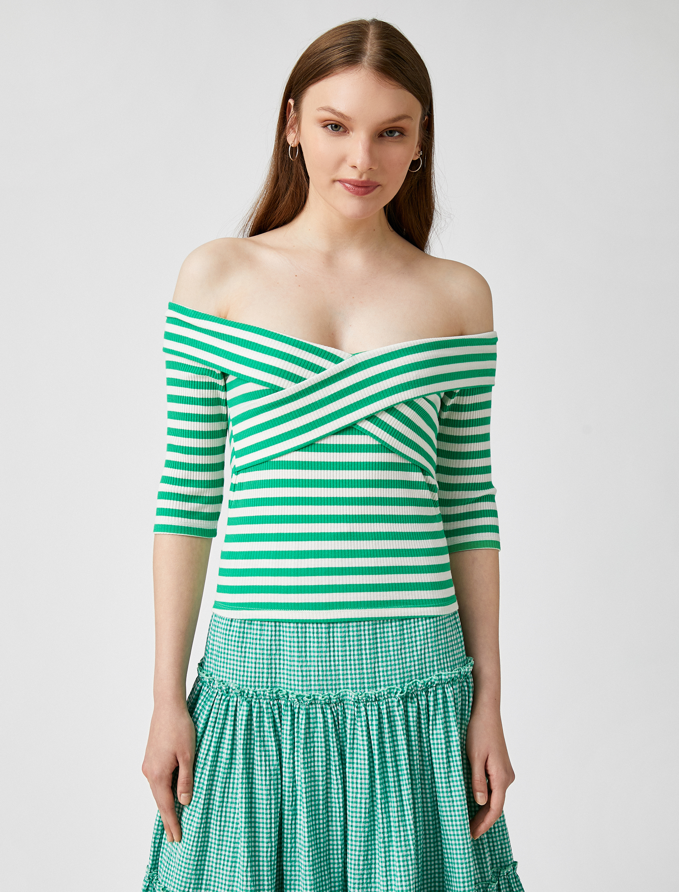   Omzu Açık Tişört