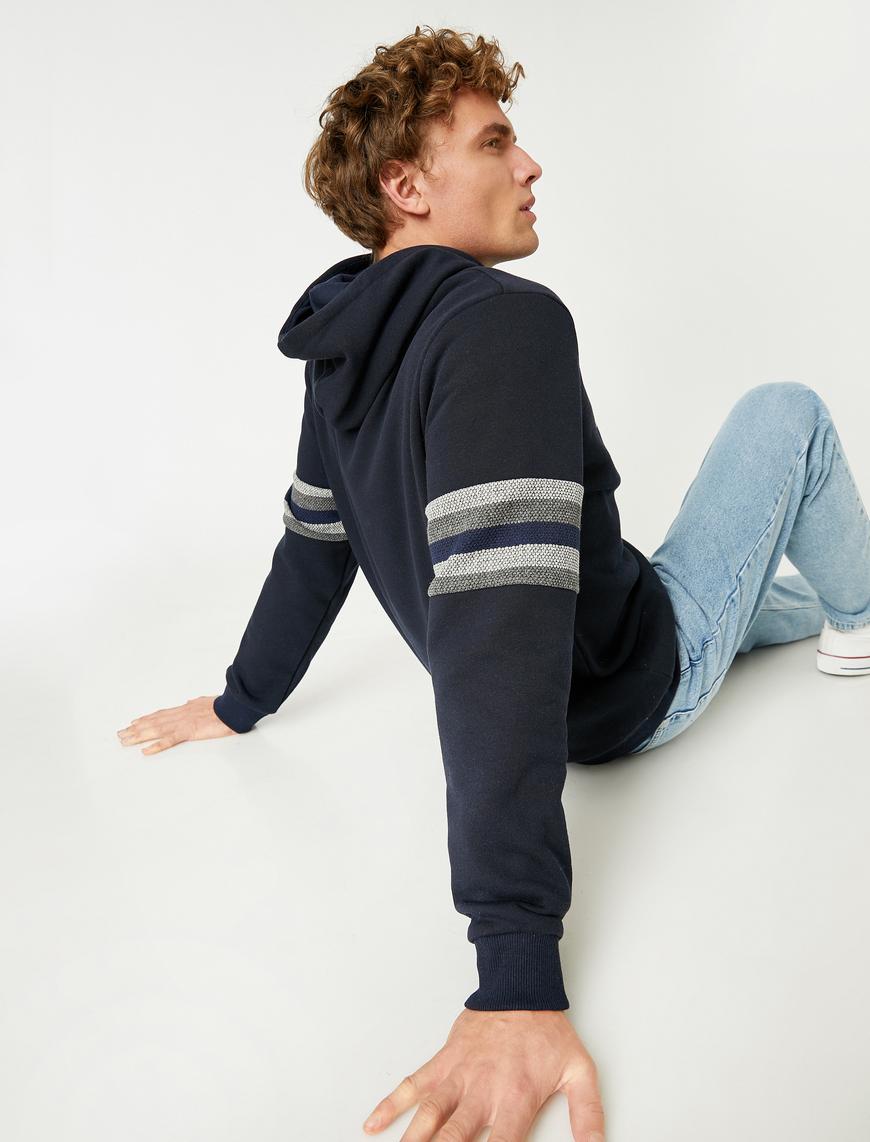   Kolu Şeritli Kapüşonlu Sweatshirt