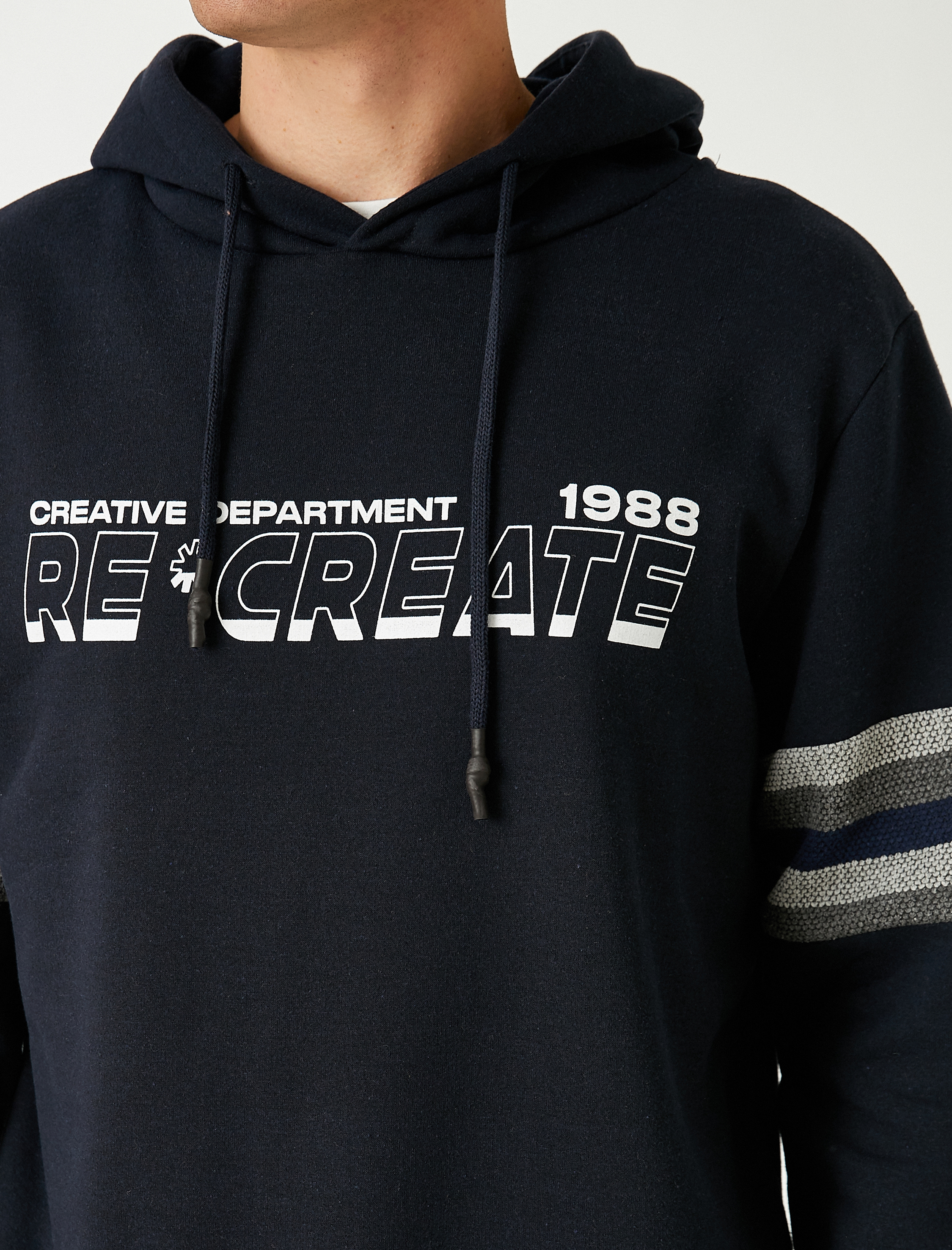   Kolu Şeritli Kapüşonlu Sweatshirt