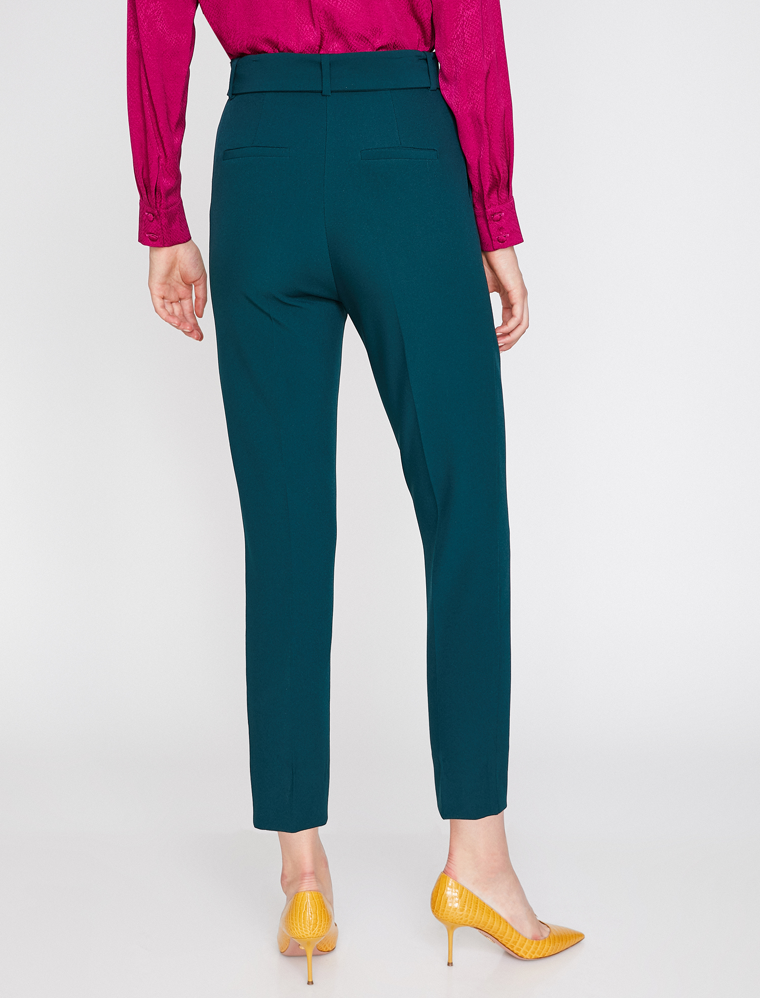   Kemerli Havuç Kesim Pantolon