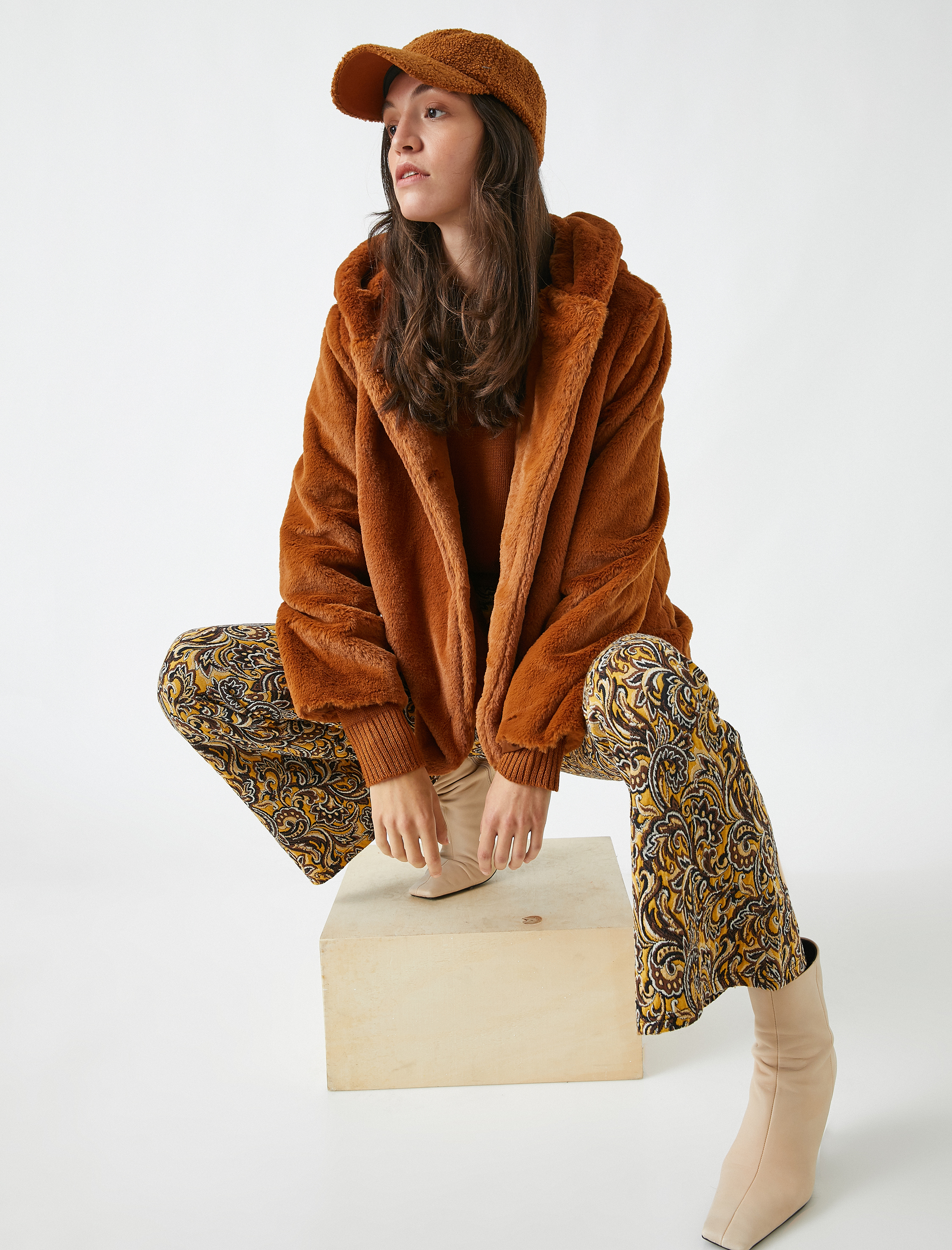   Kapüşonlu Suni Kürk Kısa Ceket