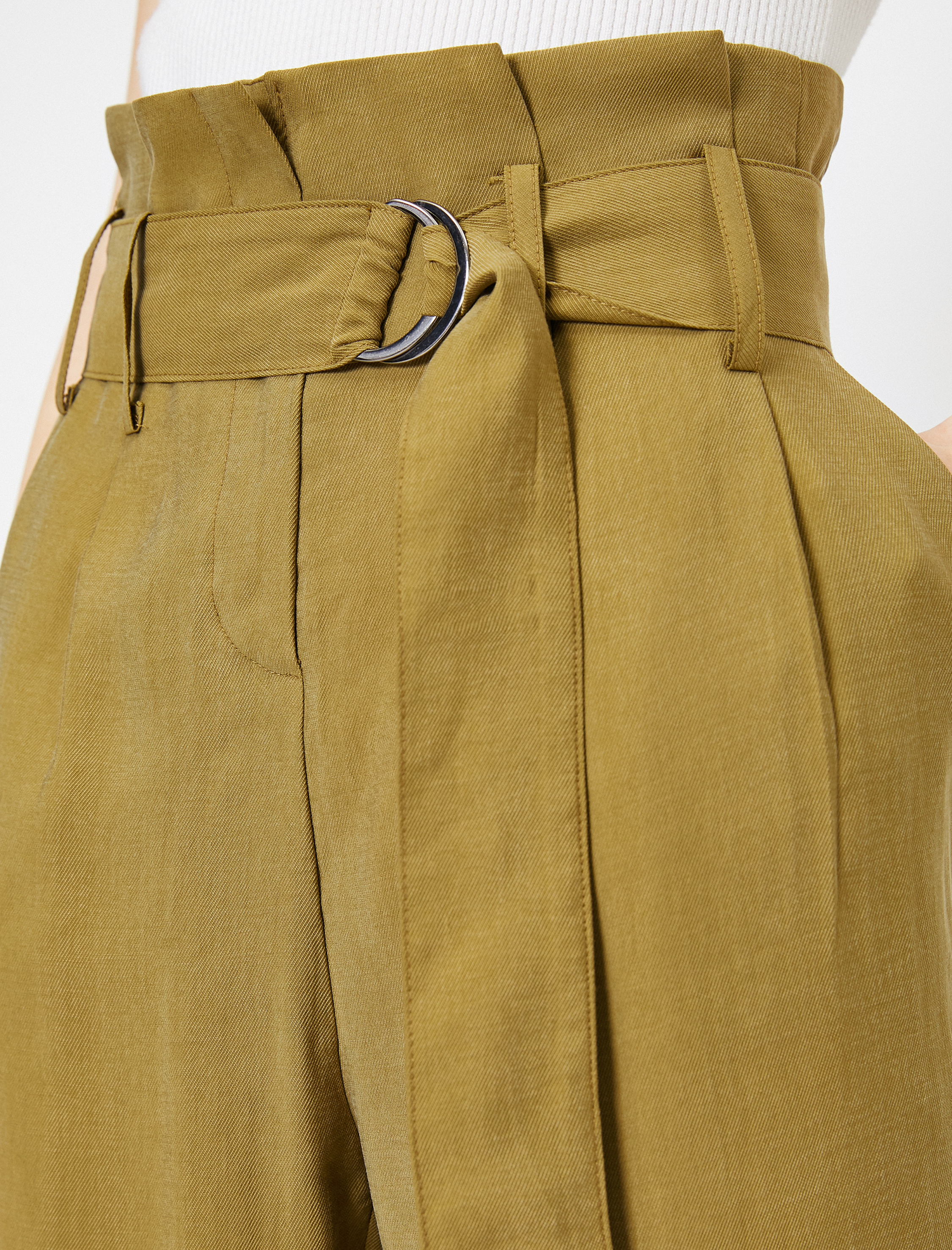   Kemer Detaylı Pantolon