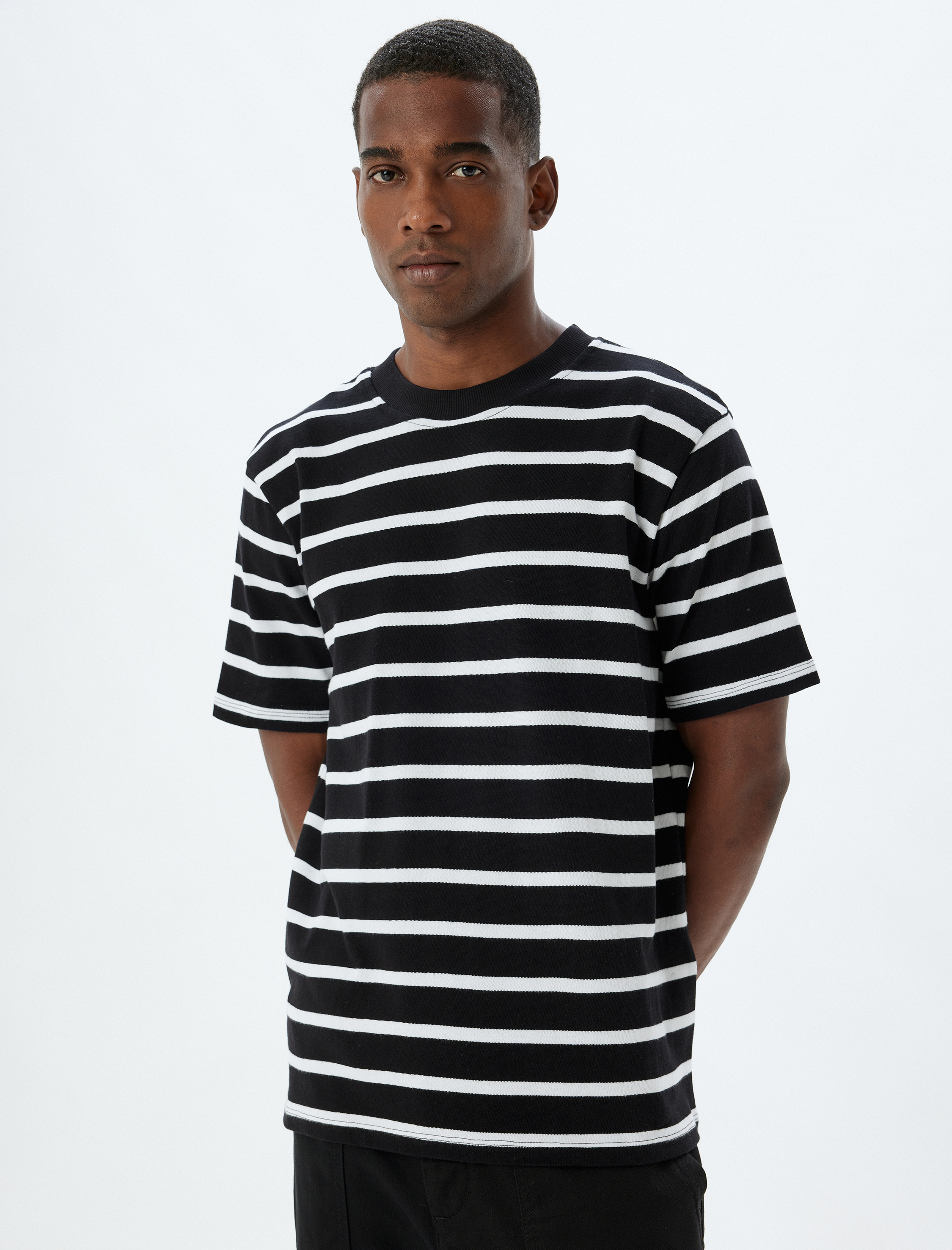   Bisiklet Yaka Pamuklu Kısa Kollu Tişört