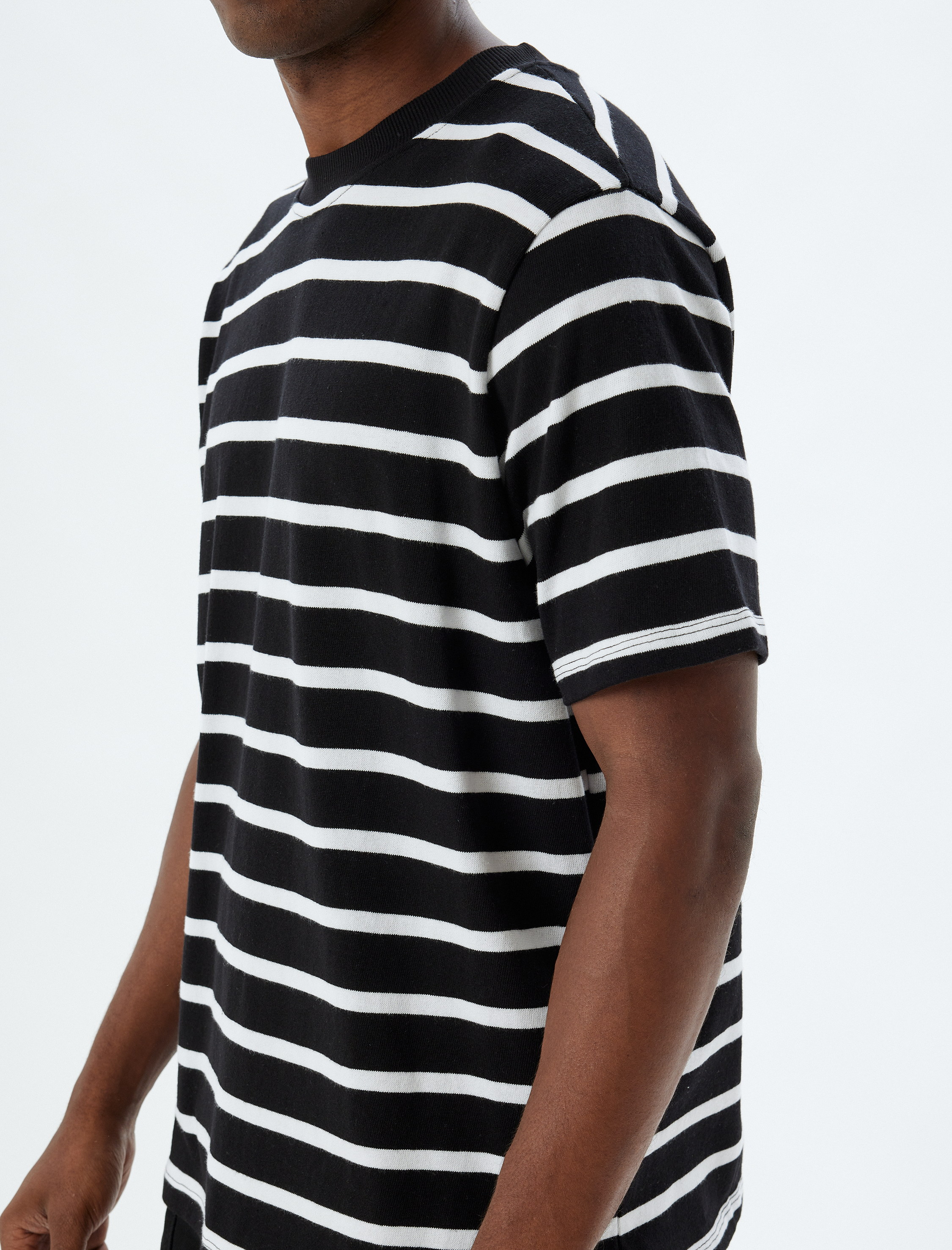   Bisiklet Yaka Pamuklu Kısa Kollu Tişört