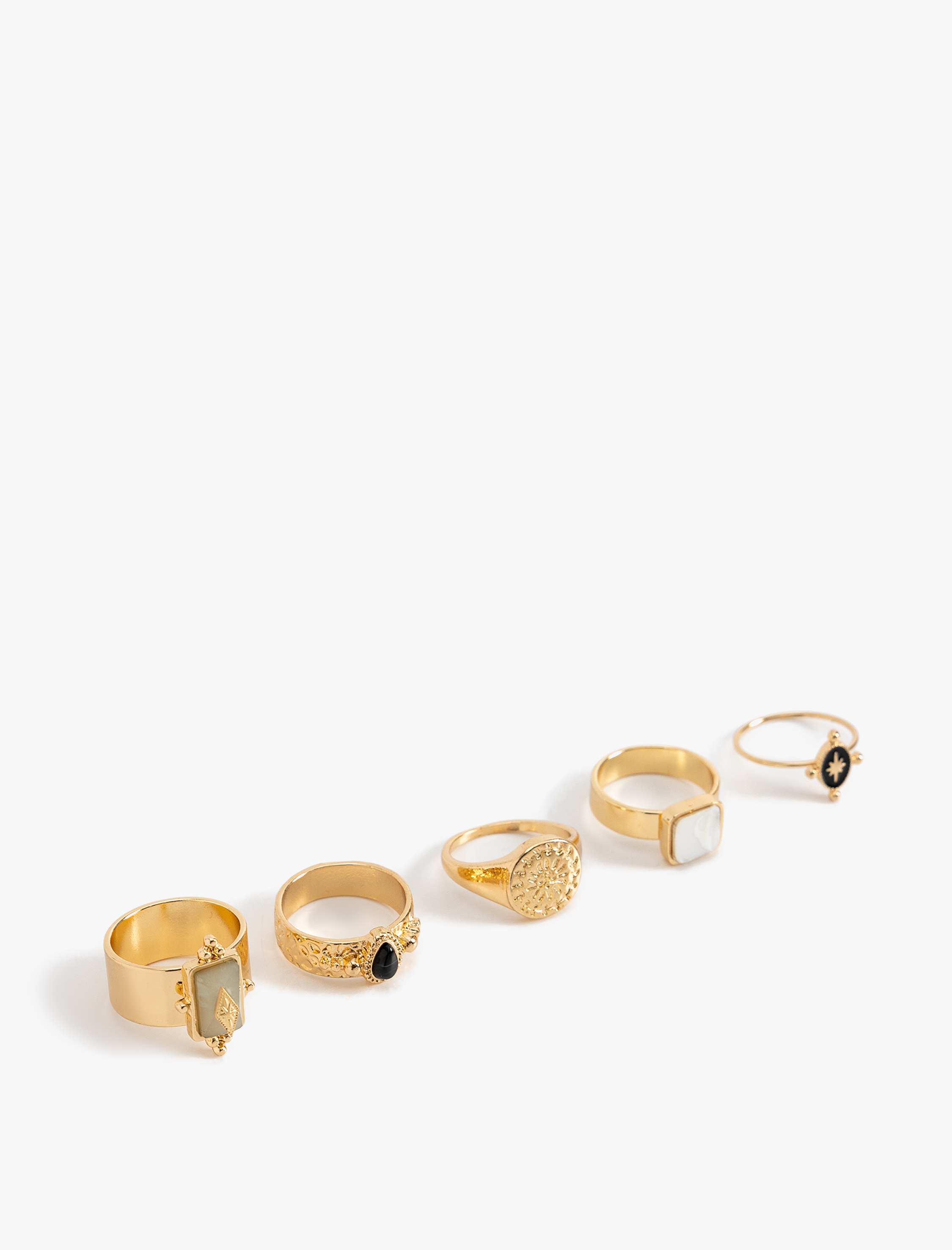  Kadın Taş Detaylı Çelik Karışımlı İşlemeli 5'li Yüzük Seti