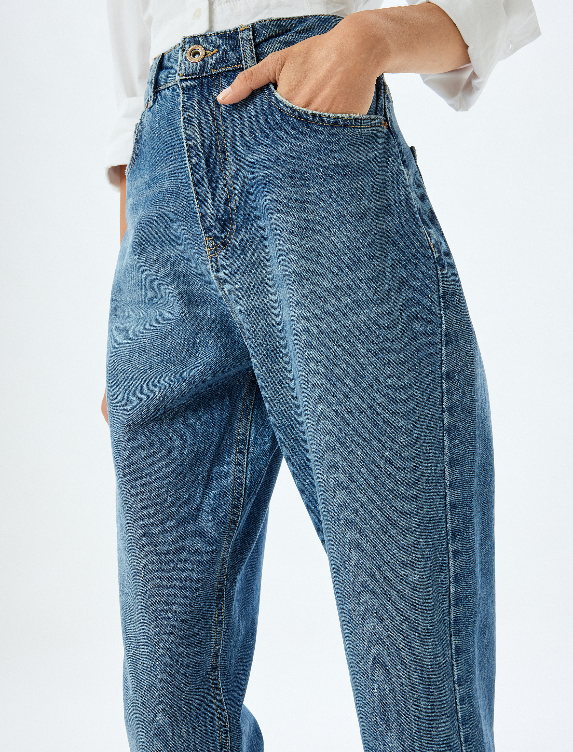   Normal Bel Kısa Paça Düğmeli Denim Pantolon - Mom Fit Jeans
