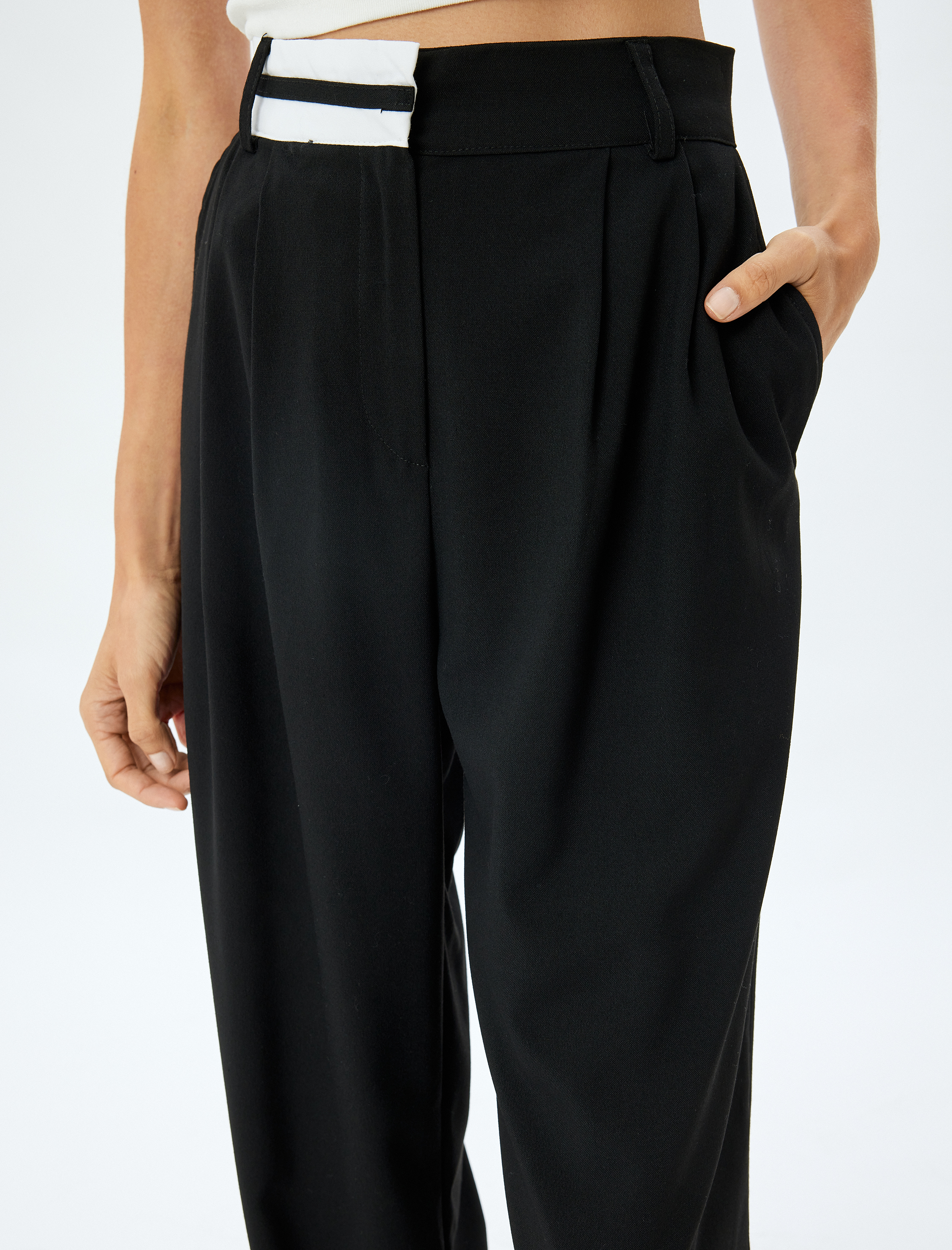   Cep Detaylı Viskon Karışımlı Geniş Paça Kumaş Pantolon