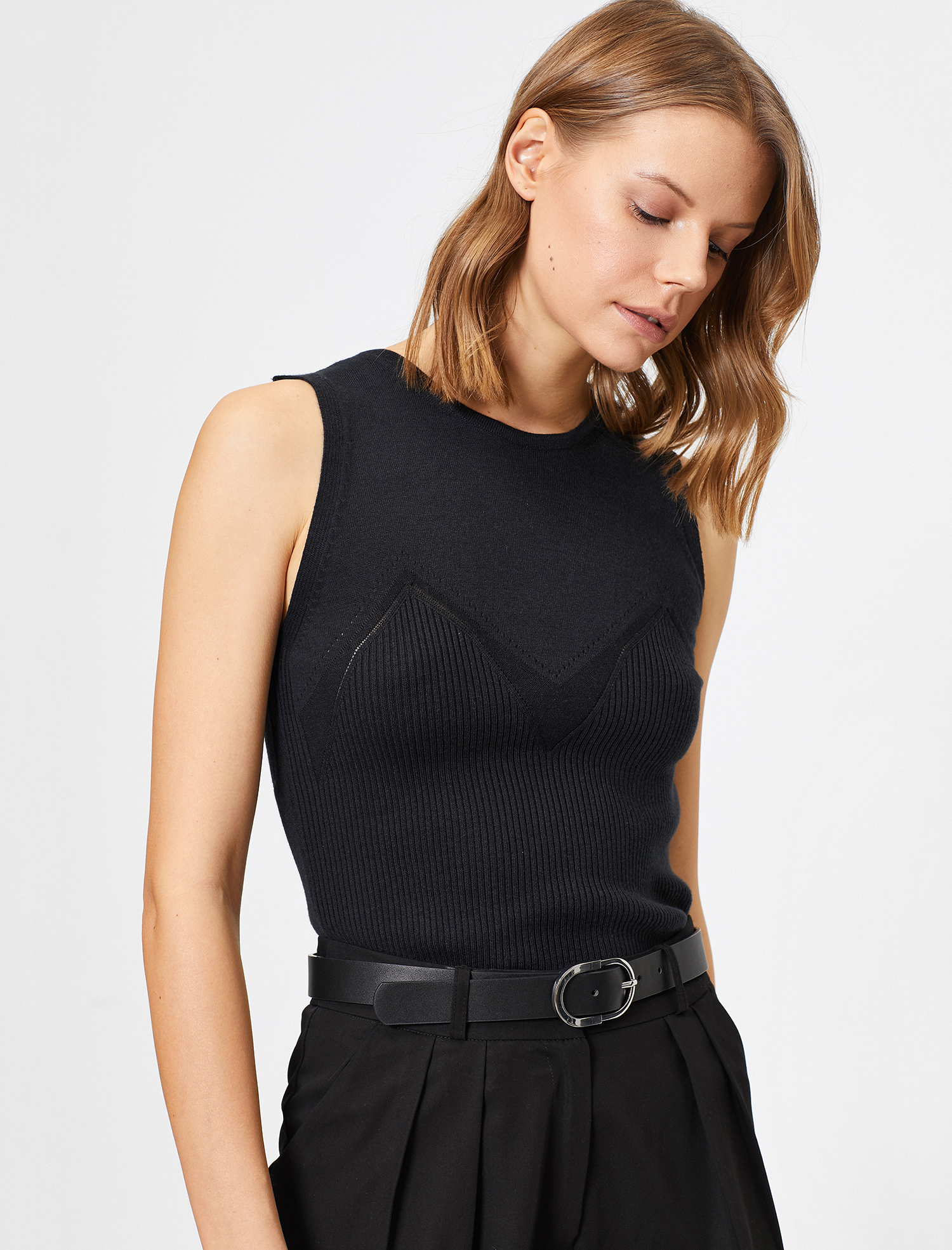   Örgü Detaylı Kolsuz Triko Atlet