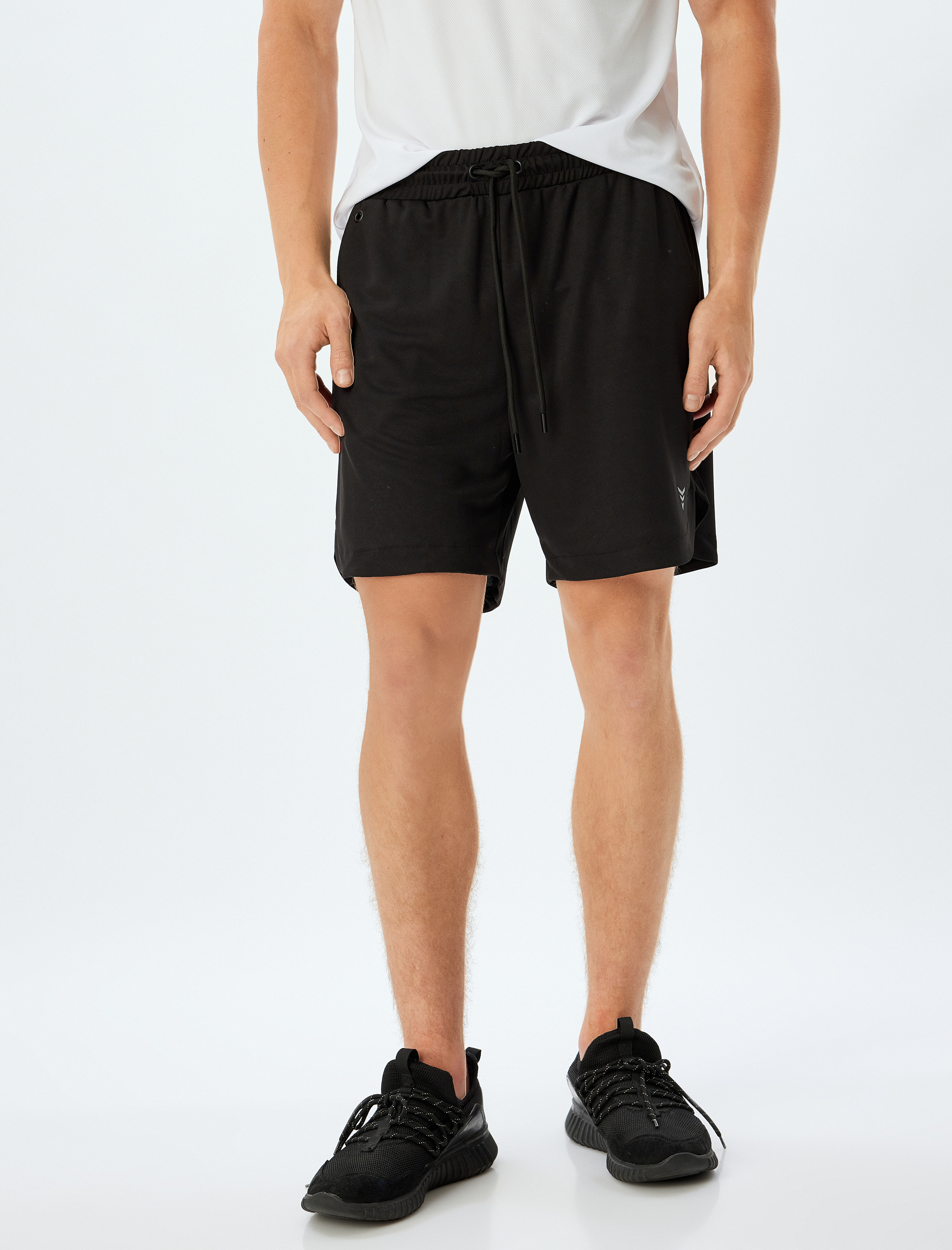   Taytlı Beli Bağcıklı Geometrik Baskılı Cep Detaylı Spor Şort