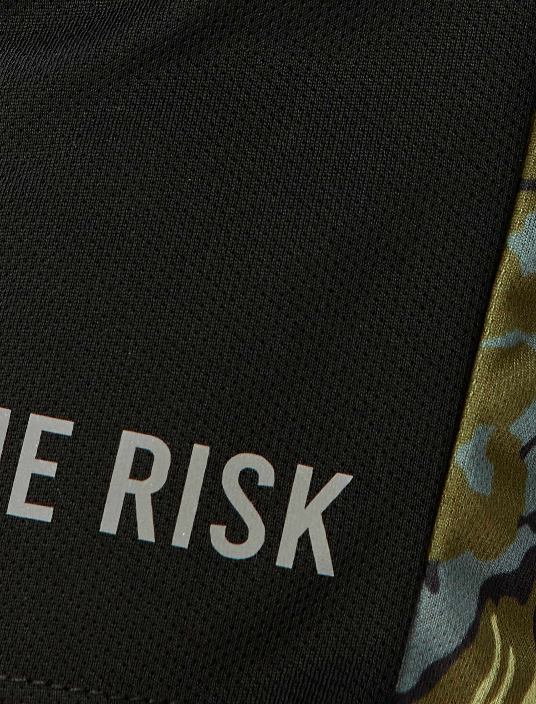   Slogan Baskılı Kamuflaj Detaylı Cepli Beli Bağcıklı Spor Şort