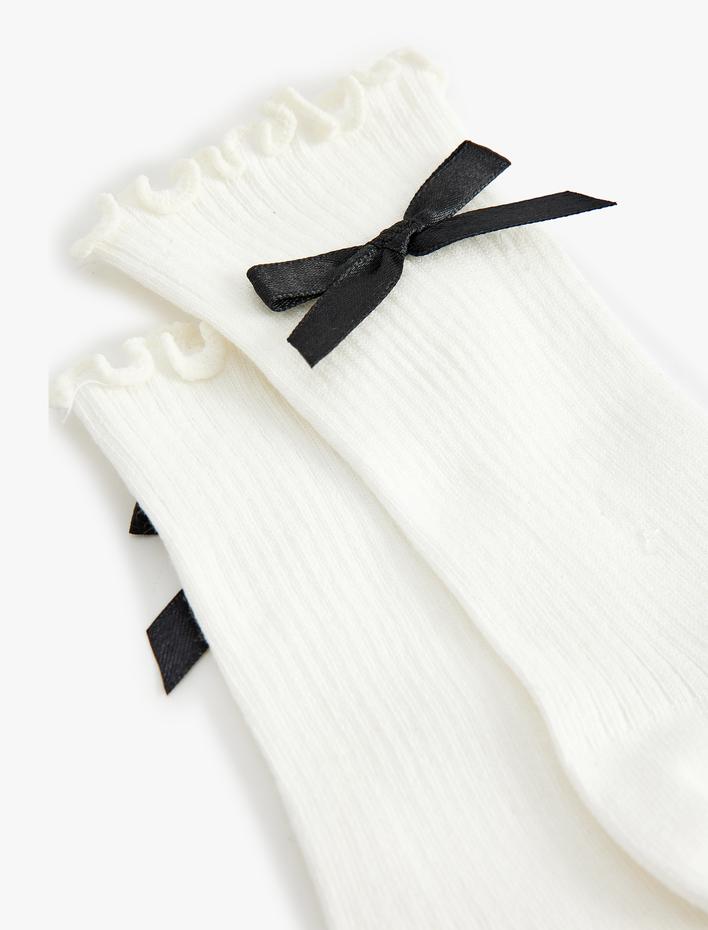 Kadın Fırfırlı Fiyonk Detaylı Soket Çorap