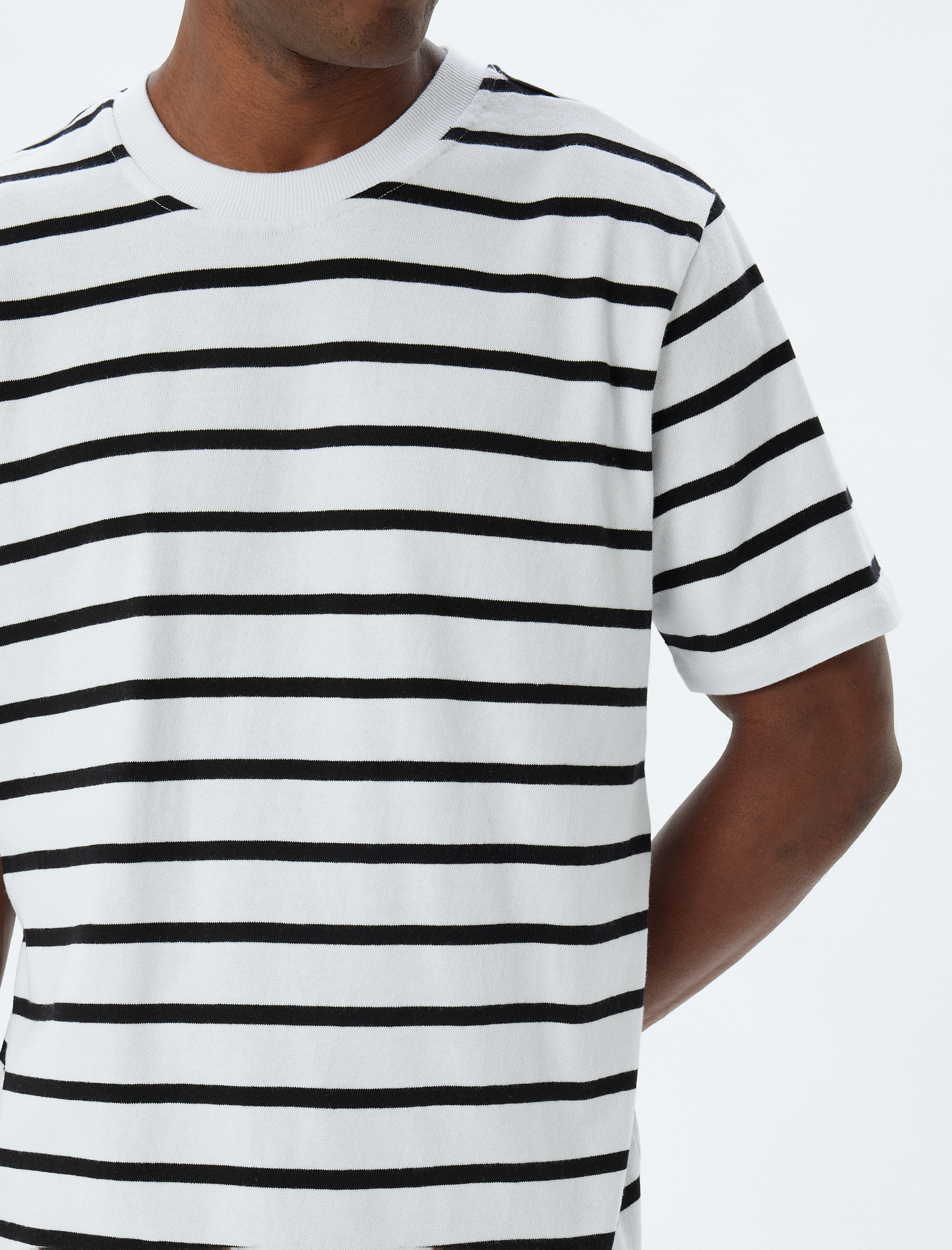   Bisiklet Yaka Pamuklu Kısa Kollu Tişört