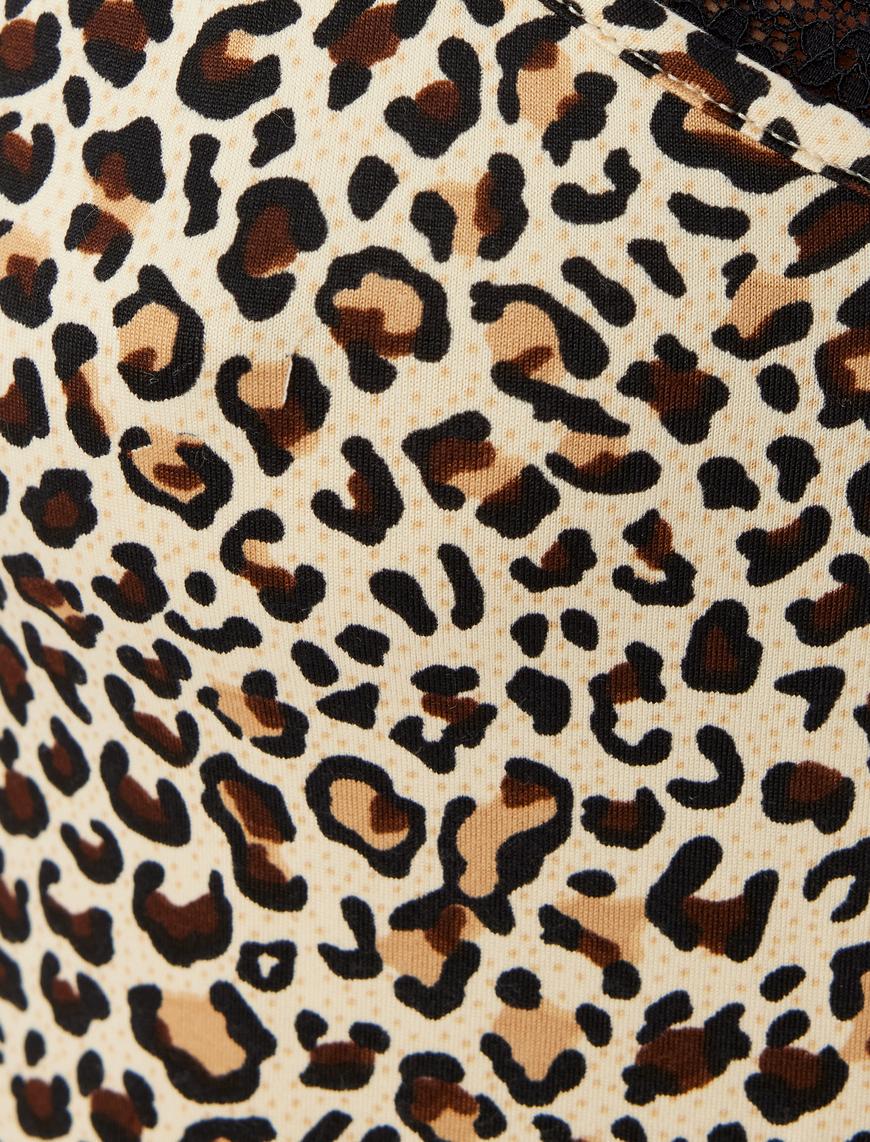   Leoparlı Askılı Pijama Üstü V Yaka Dantel Detaylı