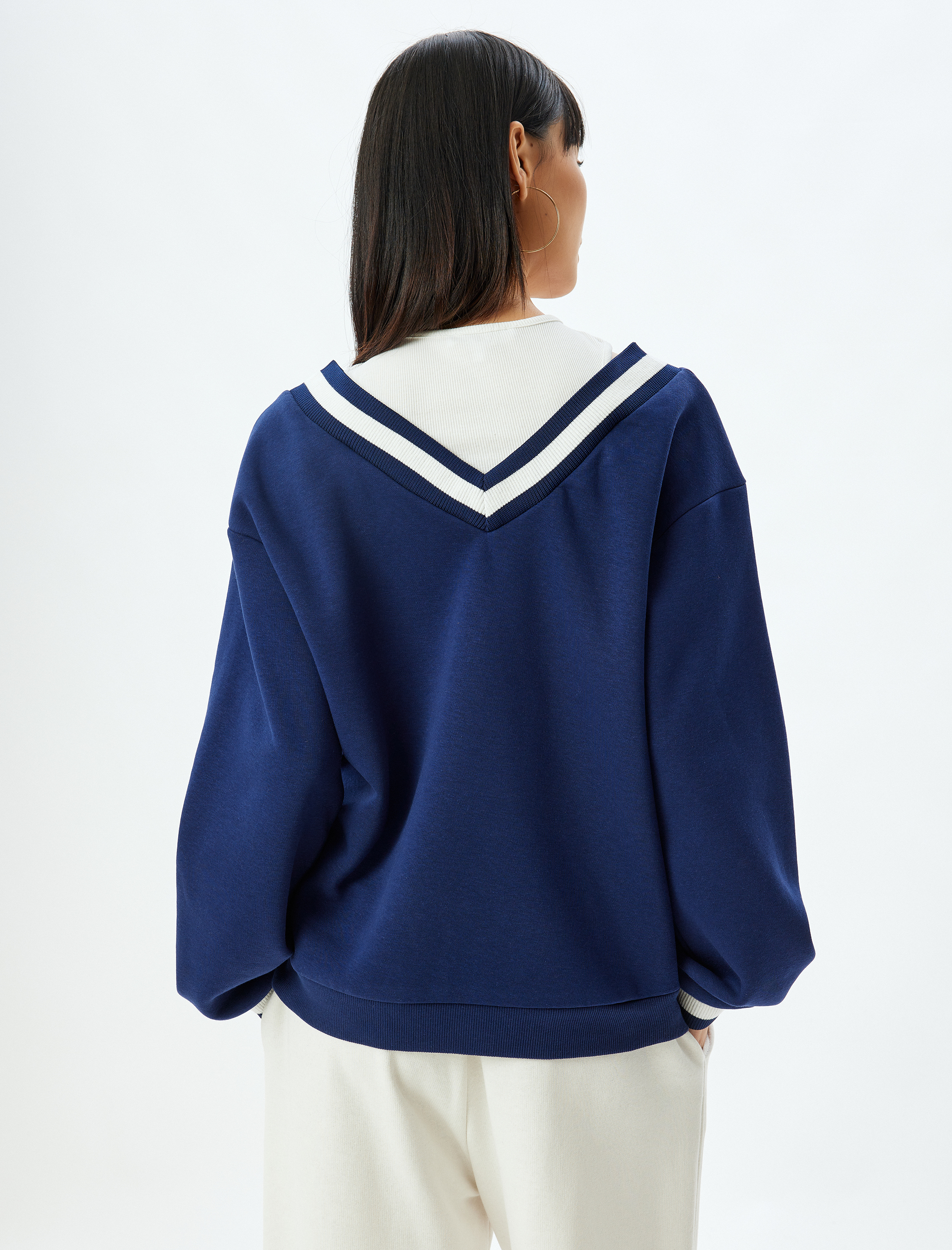  Oversize Sweatshirt V Yaka Biyeli Şardonlu