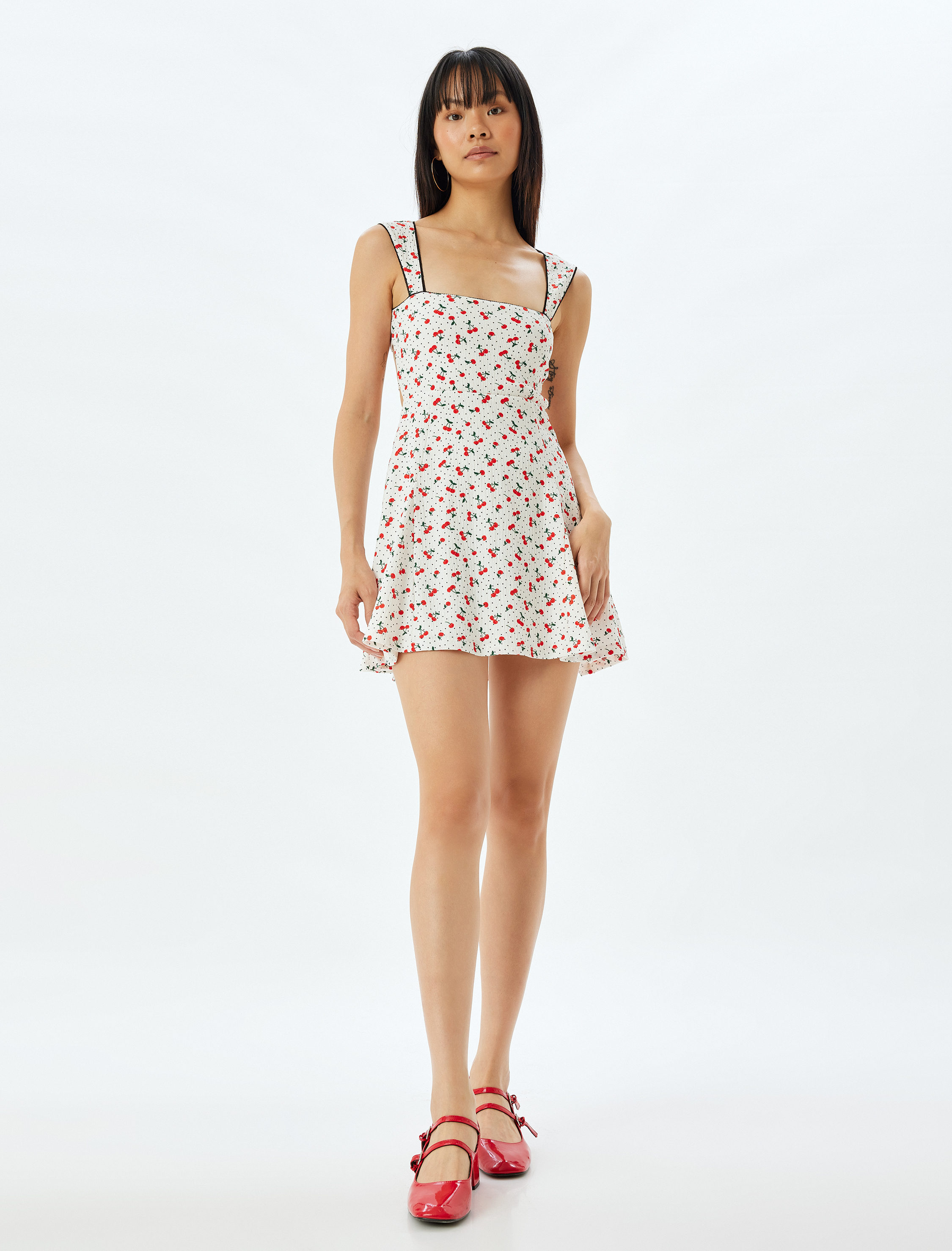   Mini Elbise Kiraz Baskılı Sırt Detaylı Kalın Askılı Kare Yaka Bürümcük