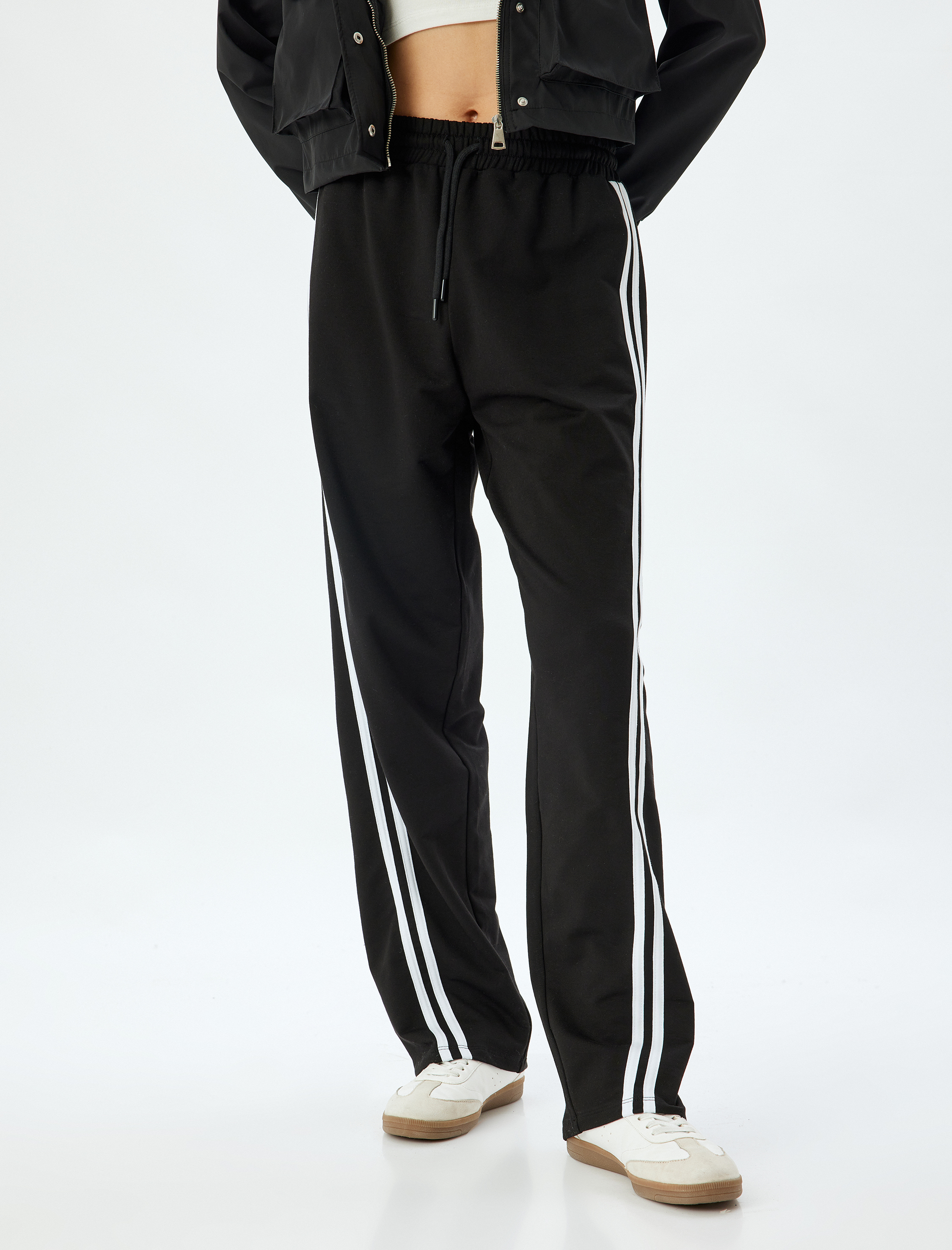 Bol Paça Eşofman Altı Beli Bağcıklı Şardonlu Cep Detaylı