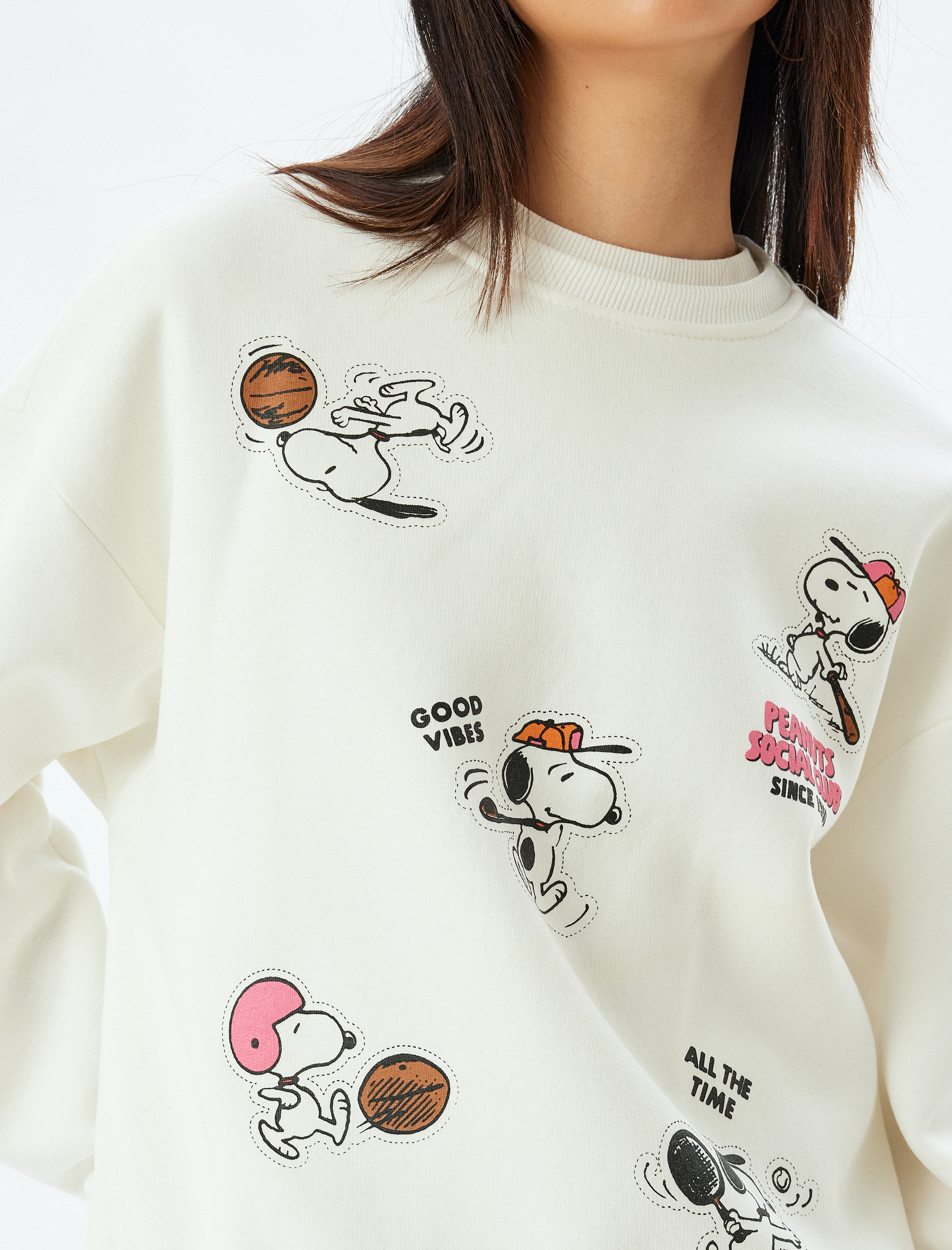   Şardonlu Snoopy Oversize Sweatshirt Arkası Baskılı Bisiklet Yaka Lisanslı