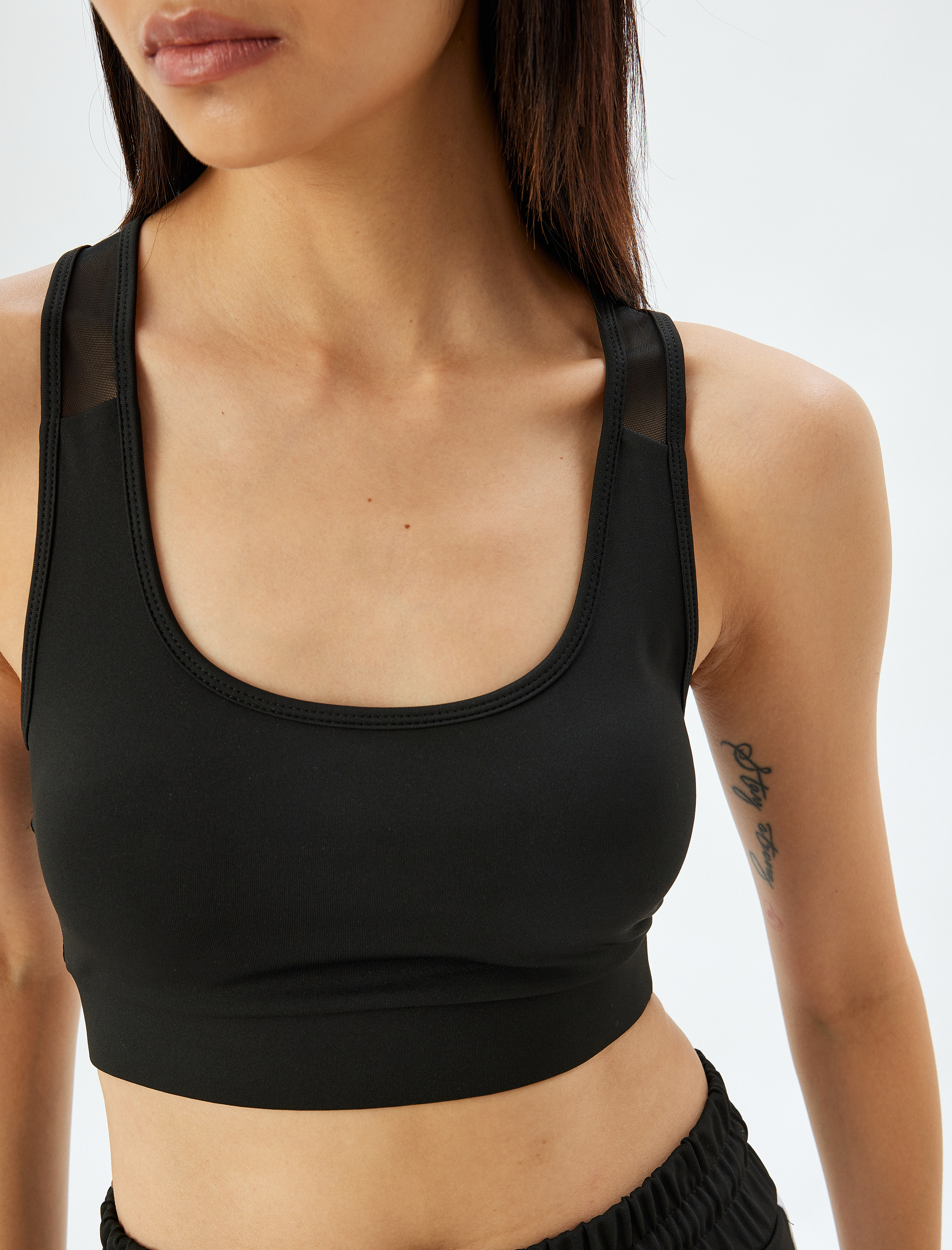   Sporcu Sütyeni Tül Detaylı U Yaka Kaplı Slim Fit Kolsuz İnterlok