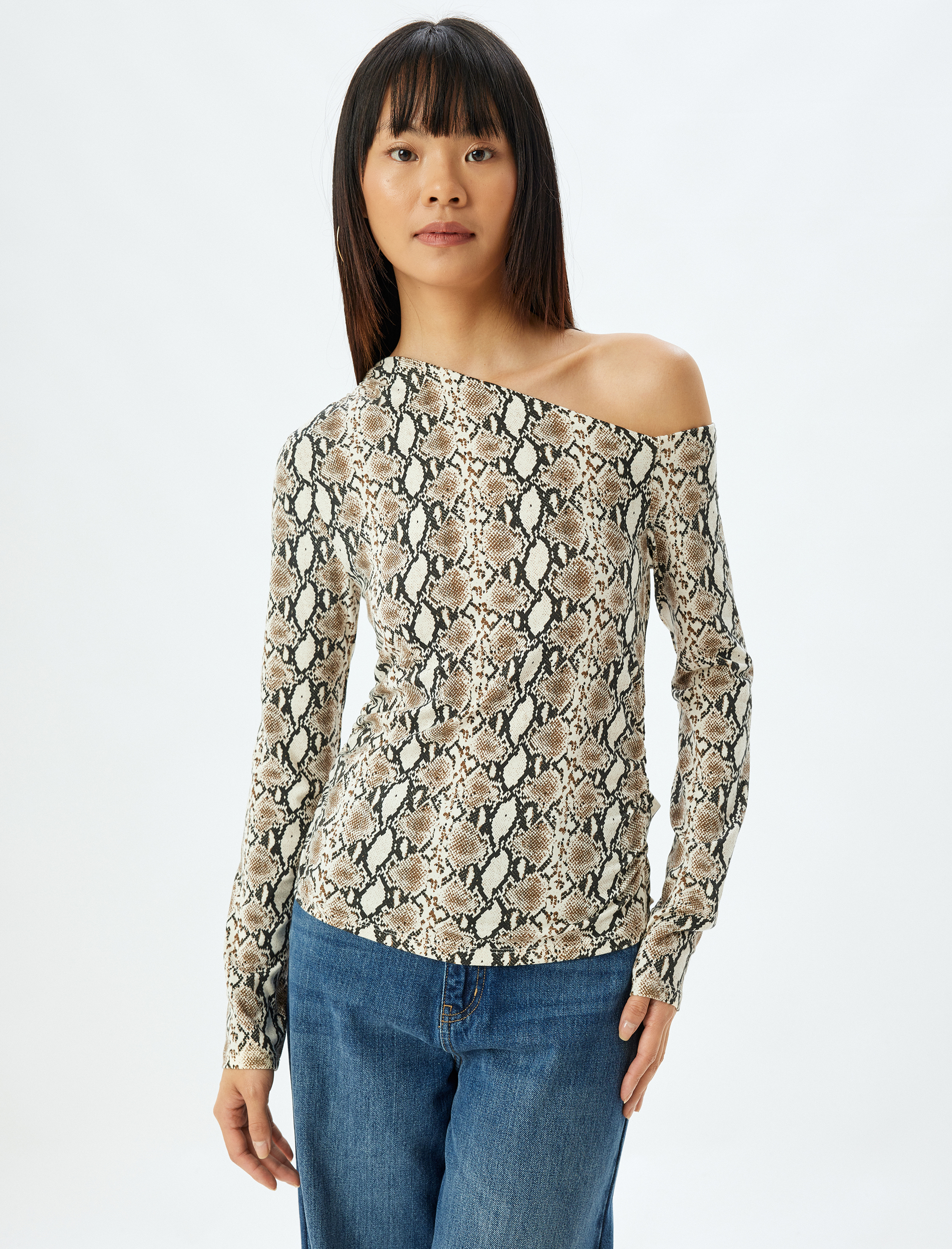 Omzu Açık Body Asimetrik Yaka Uzun Kollu Yılan Derisi Desenli Drapeli