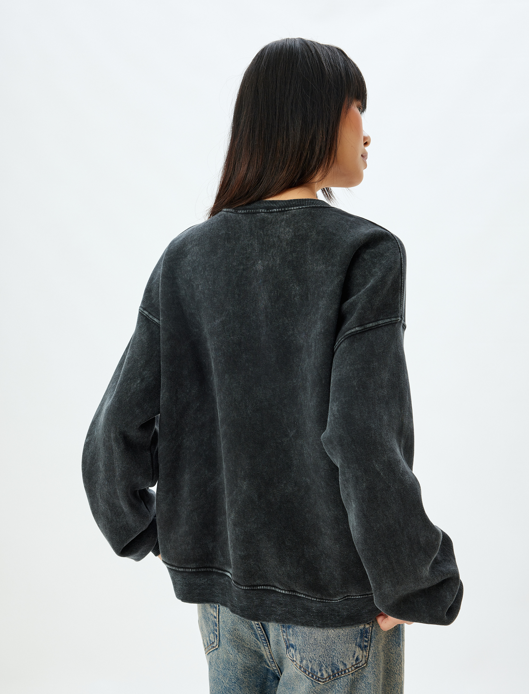   Şardonlu Oversize Sweatshirt Bisiklet Yaka Yıkamalı Uzun Kollu